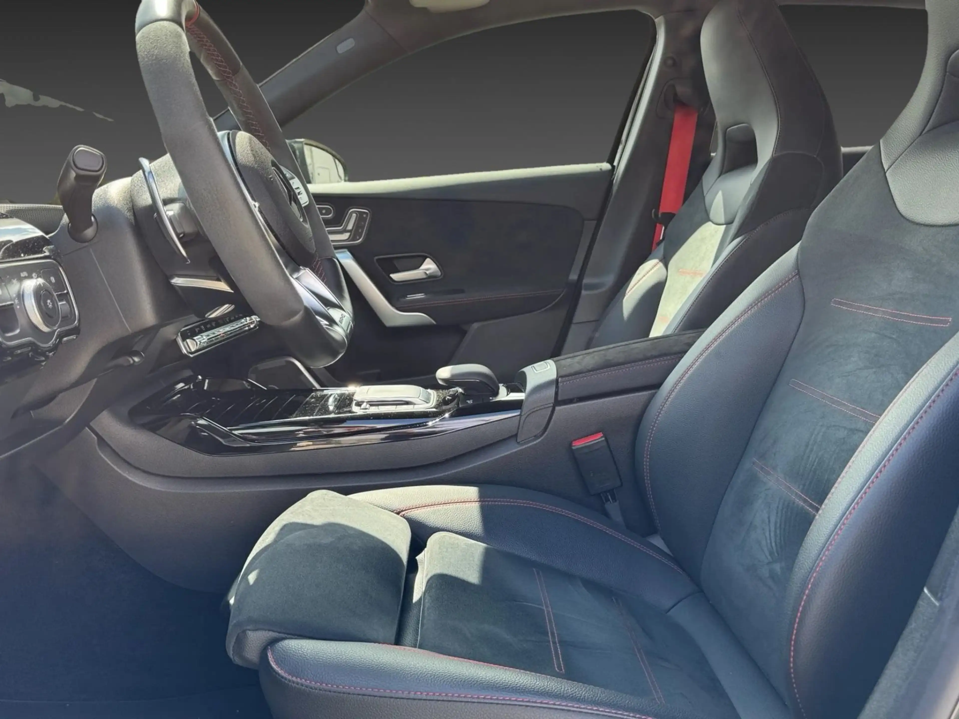 Mercedes-Benz A 45 AMG 4MATIC+ *JUNGE STERNE*BURMESTER*MEMORY* — photo 9