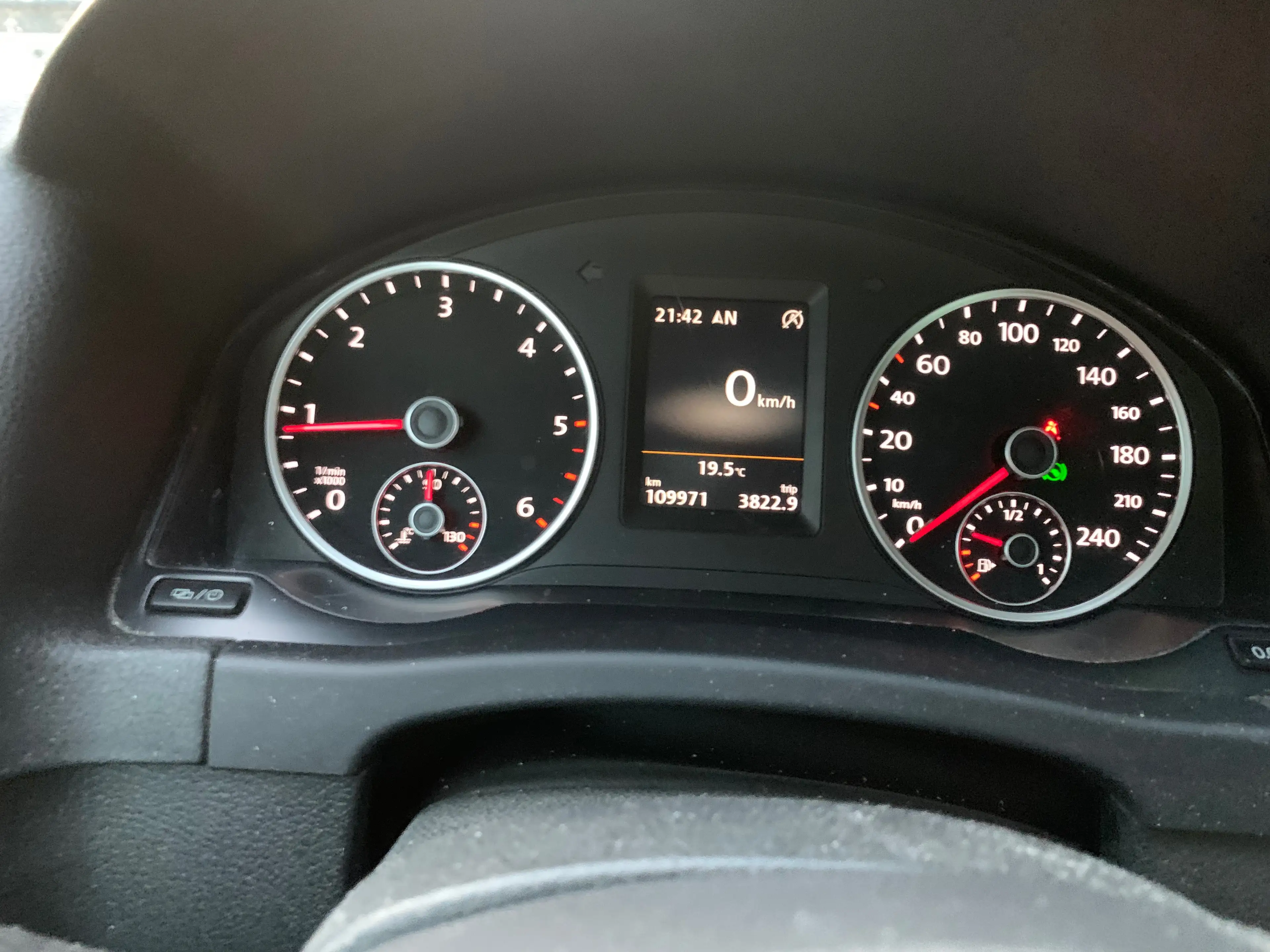 Volkswagen Tiguan Tiguan 2.0 TDi SCR 4Mo Sport — photo 3