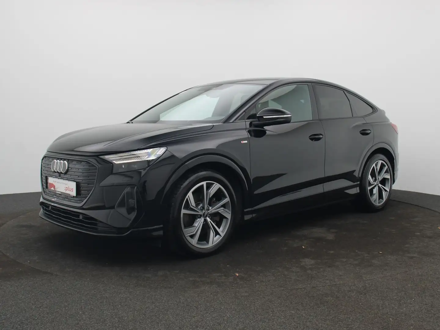 Audi Q4 e-tron S-Line 50 quattro / Matrix Schwarz - 2
