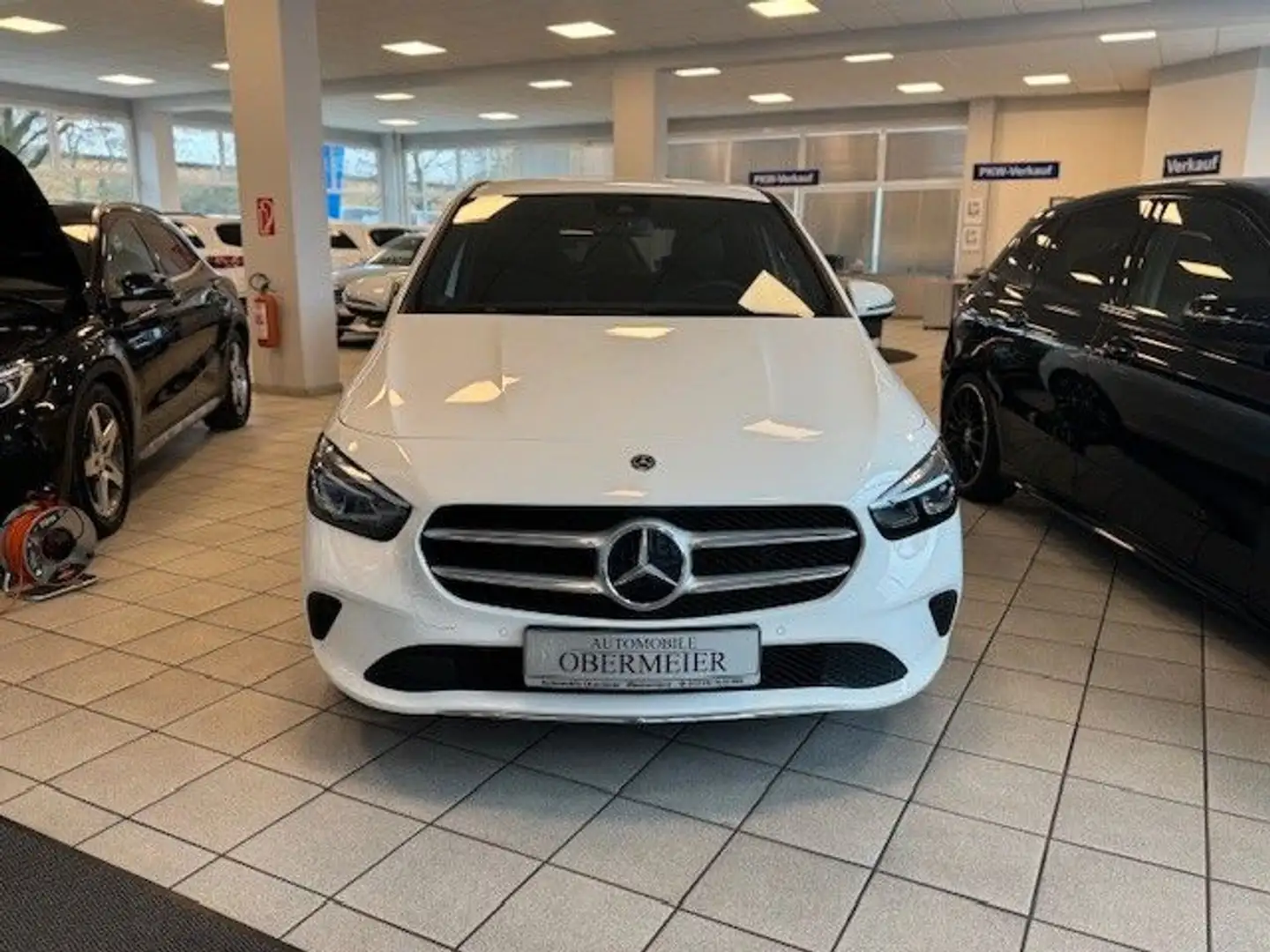 Mercedes-Benz B 180 Edition 19 / Prog. Carplay LED Rü-Ka TWA Wit - 2