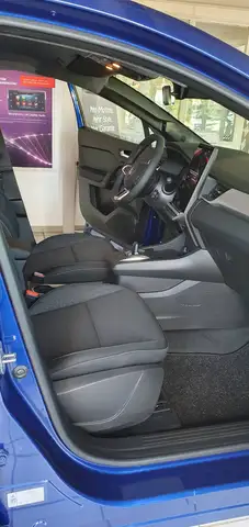 Mitsubishi Grandis view 9