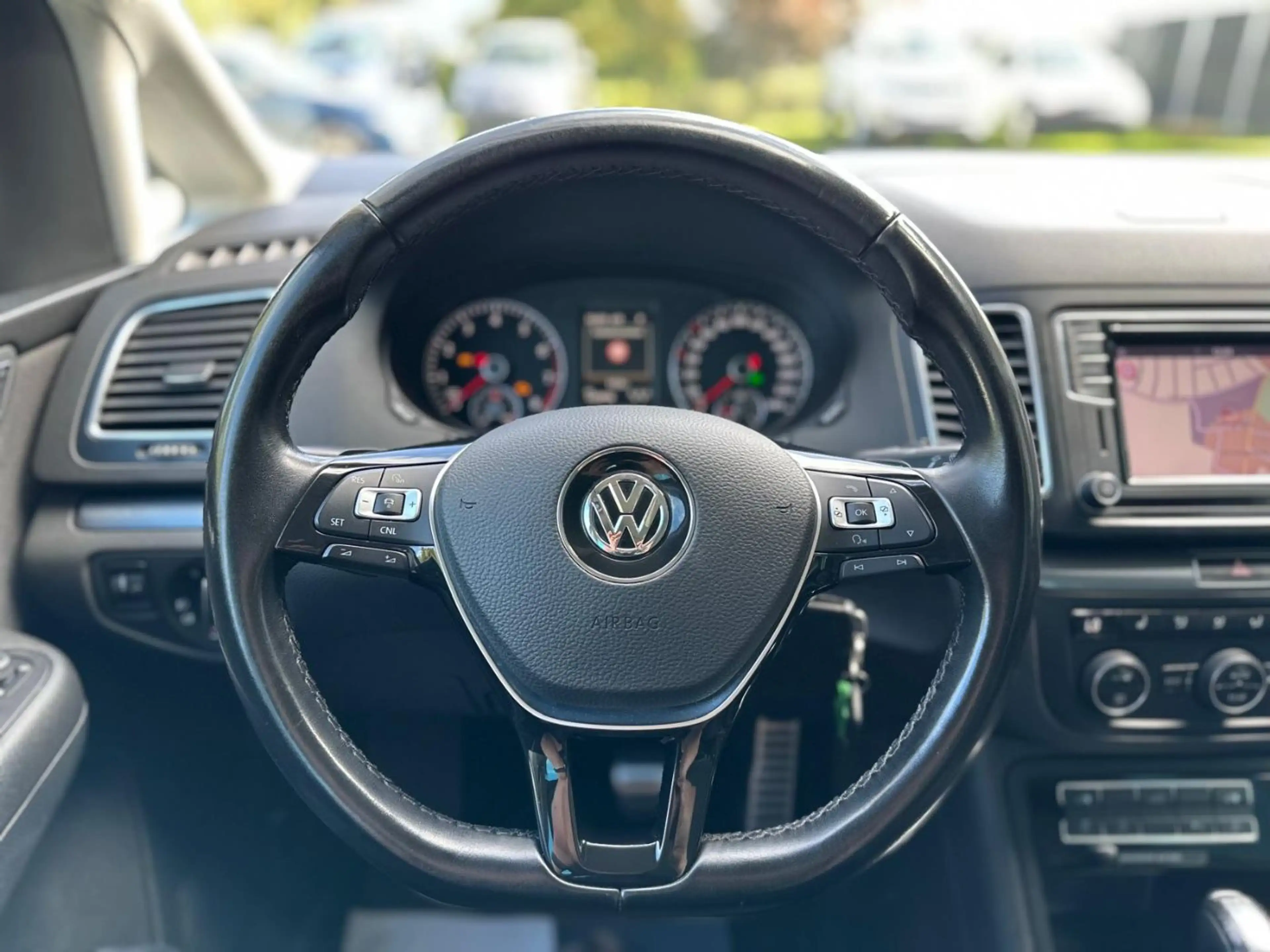 Volkswagen Sharan ACC AHK Navi PDC SHZ SpurW Winterp. Kam. — photo 12