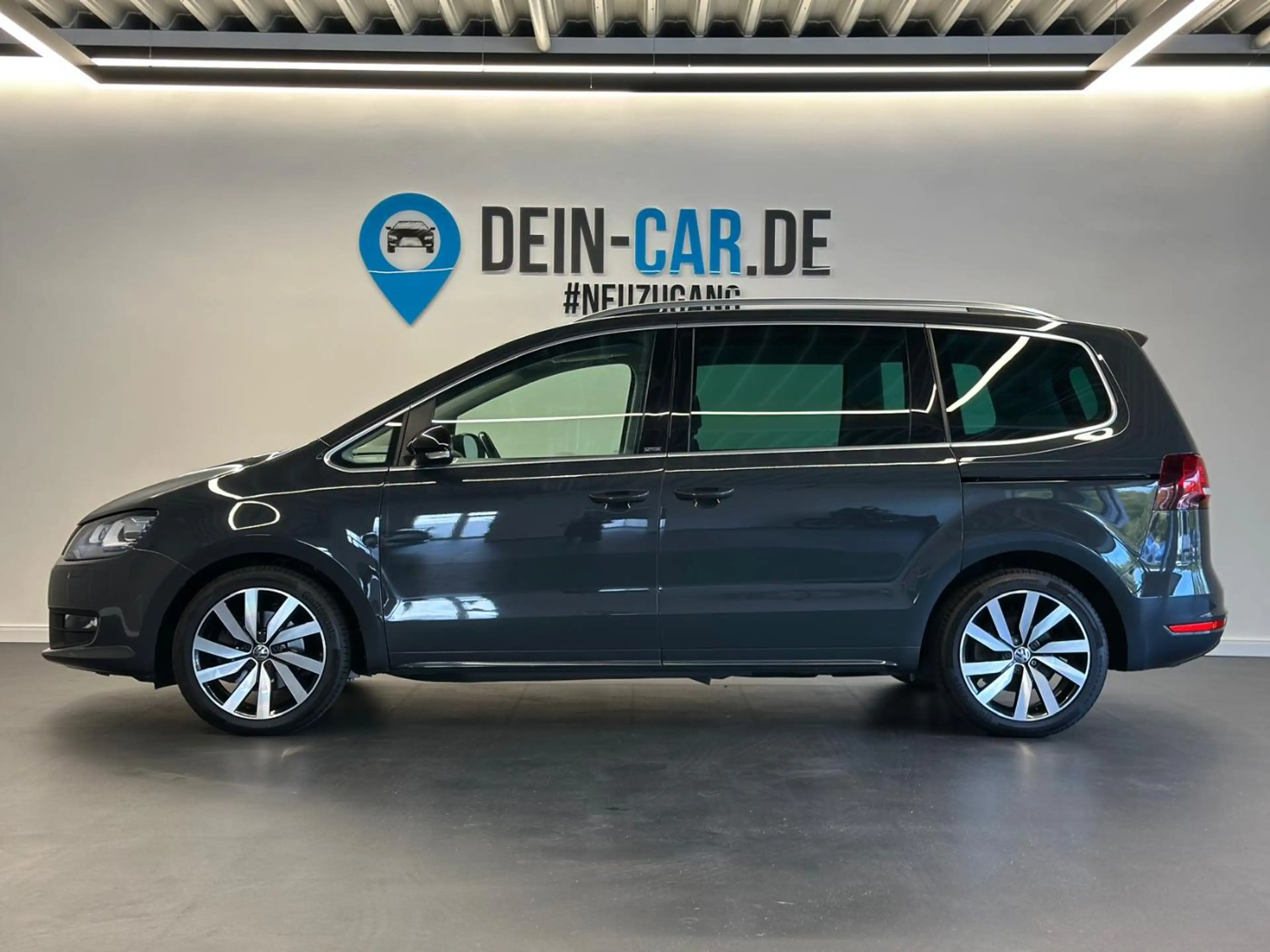 Volkswagen Sharan ACC AHK Navi PDC SHZ SpurW Winterp. Kam. — photo 3