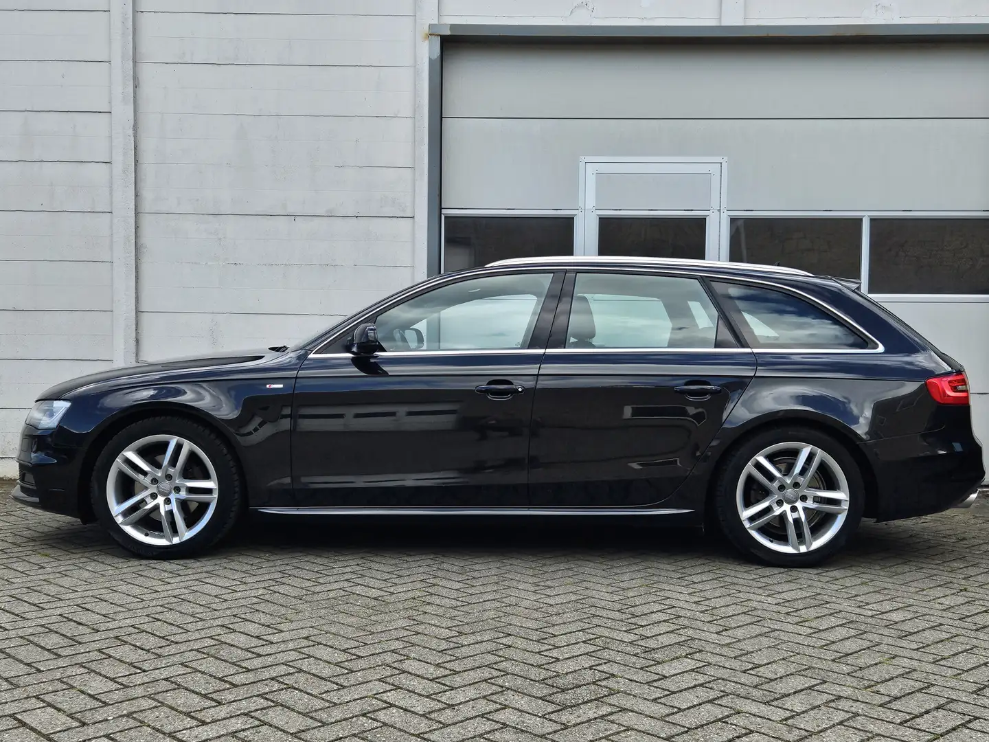 Audi A4 Avant 1.8 TFSI Pro Line S /Automaat/Xenon/PDC! Zwart - 2