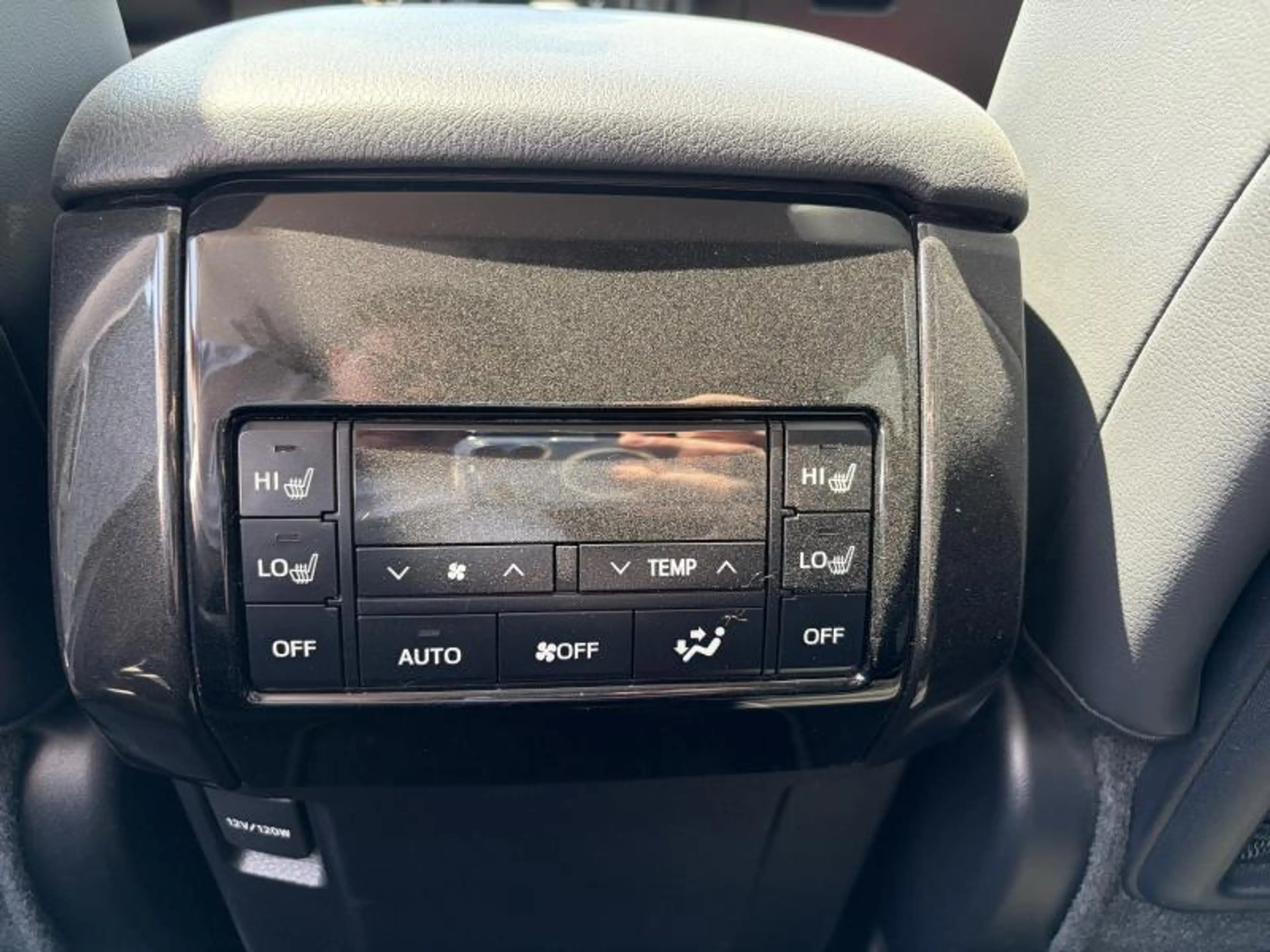 Toyota Land Cruiser BLACK PREMIUM D 204 AUTO 5PL. — photo 8