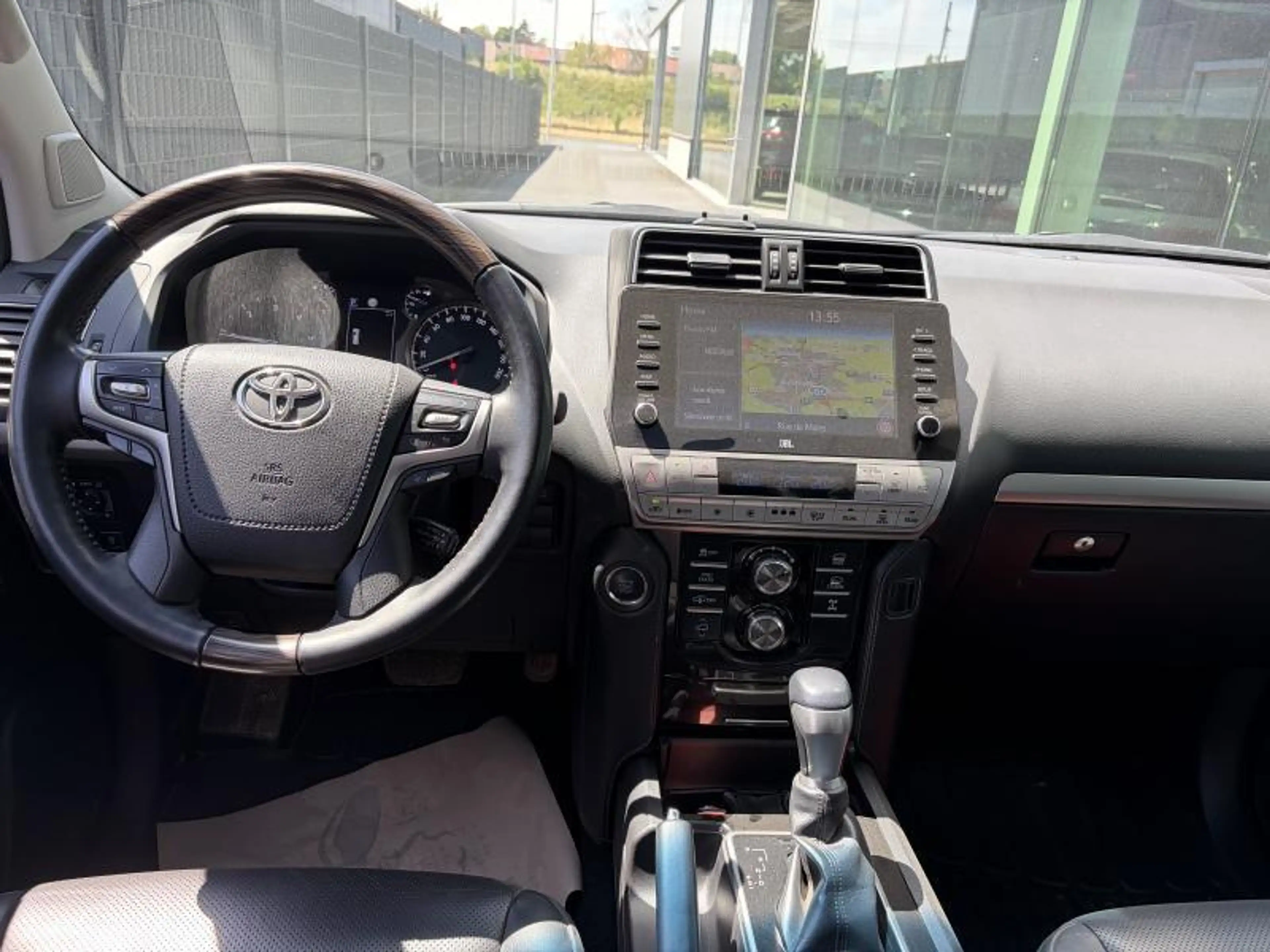Toyota Land Cruiser BLACK PREMIUM D 204 AUTO 5PL. — photo 13