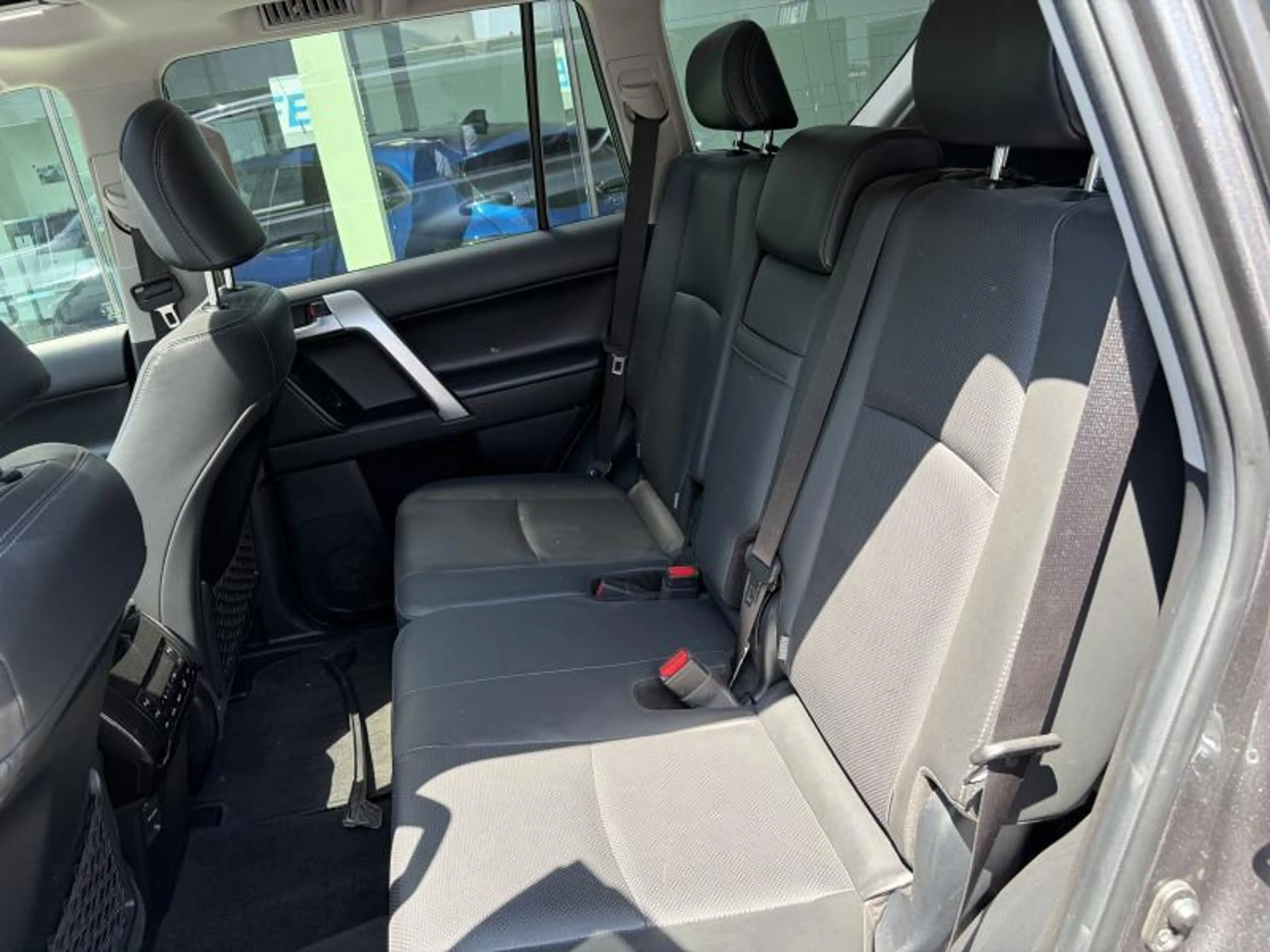 Toyota Land Cruiser BLACK PREMIUM D 204 AUTO 5PL. — photo 9