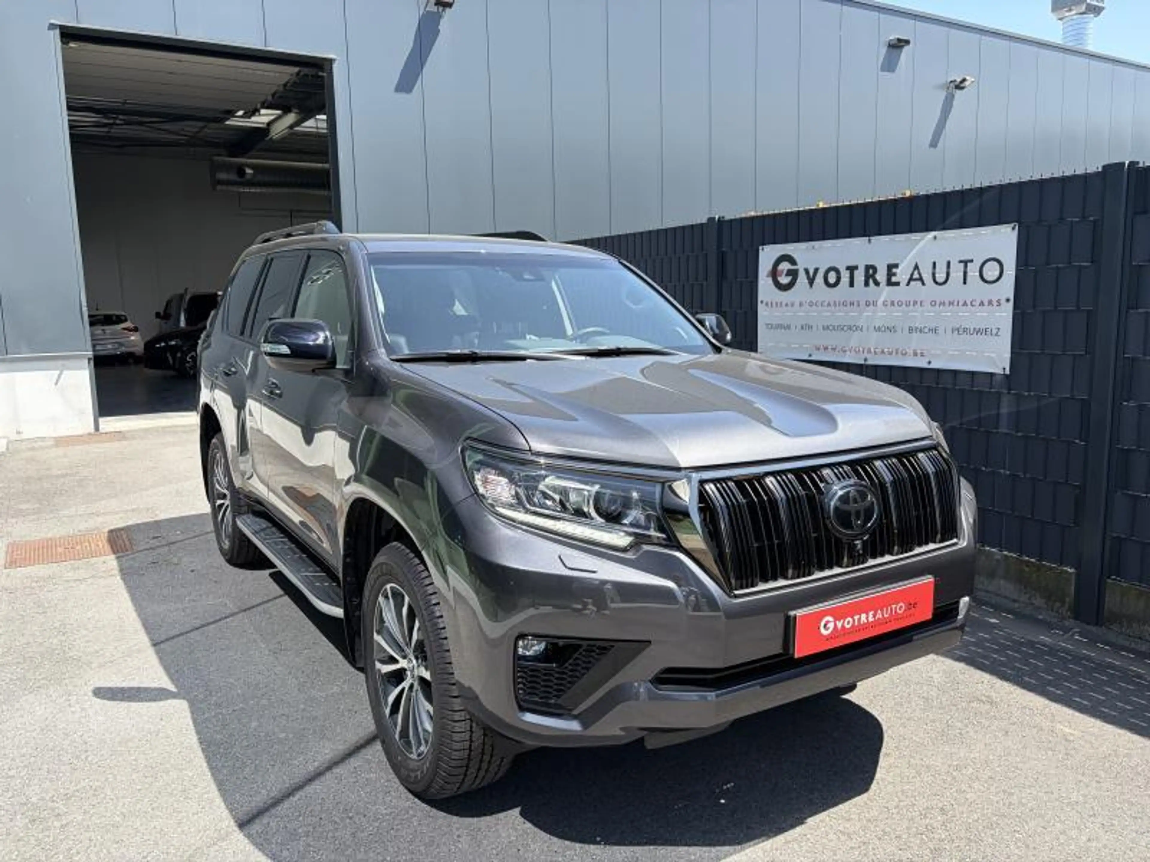 Toyota Land Cruiser BLACK PREMIUM D 204 AUTO 5PL. — photo 2