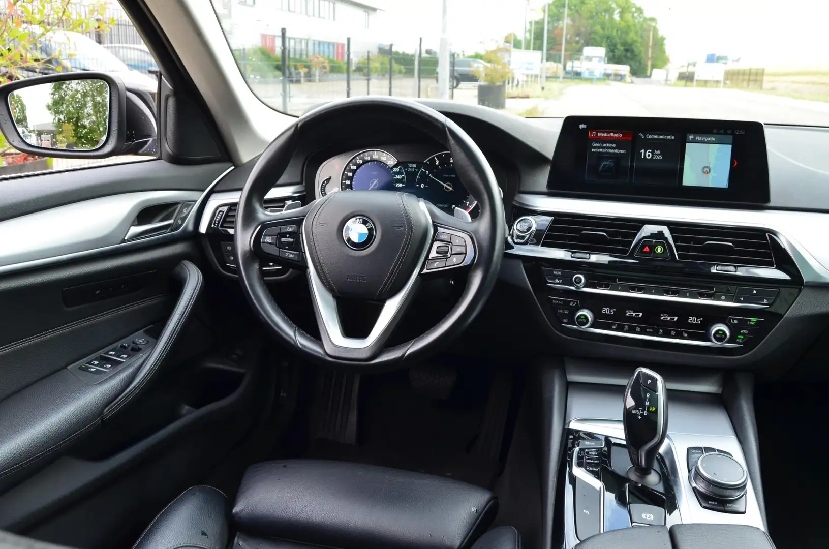 BMW 520 5-serie Touring 520i High Executive Pano|Clima|Ele Zwart - 2