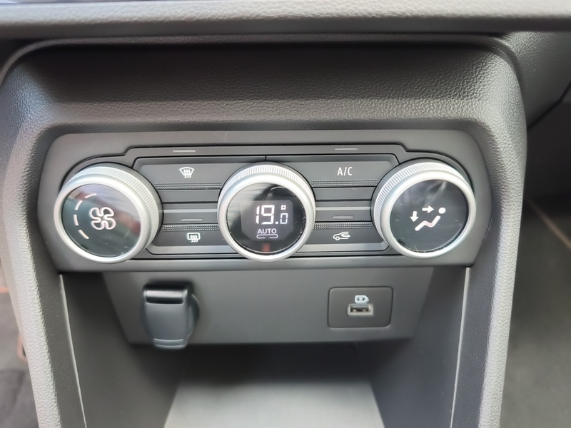 Dacia Jogger EXTREME TCe 100 ECO-G 7-SITZER KLIMA*ALLW — photo 13
