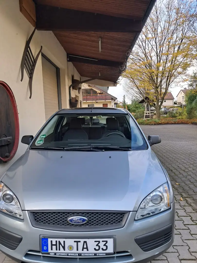 Ford Focus Focus Fließheck 3-Türer 1.6 16V Aut. Trend - 1