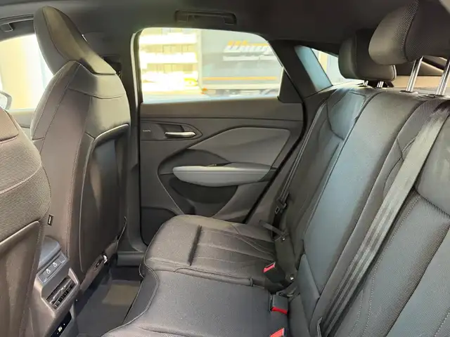 Audi Q3 view 13