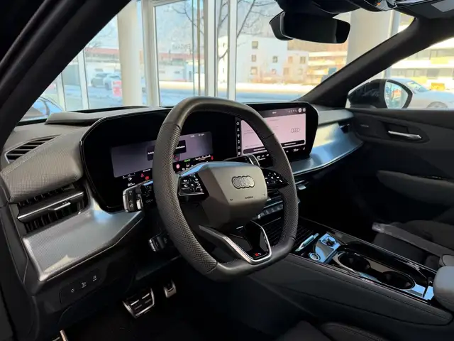 Audi Q3 view 14
