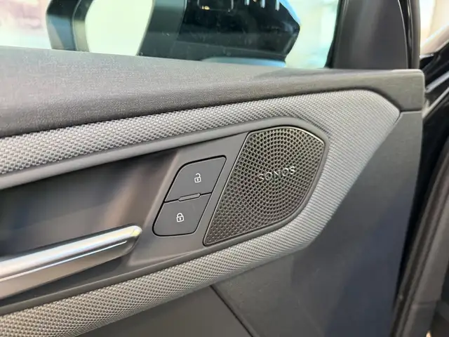 Audi Q3 view 10