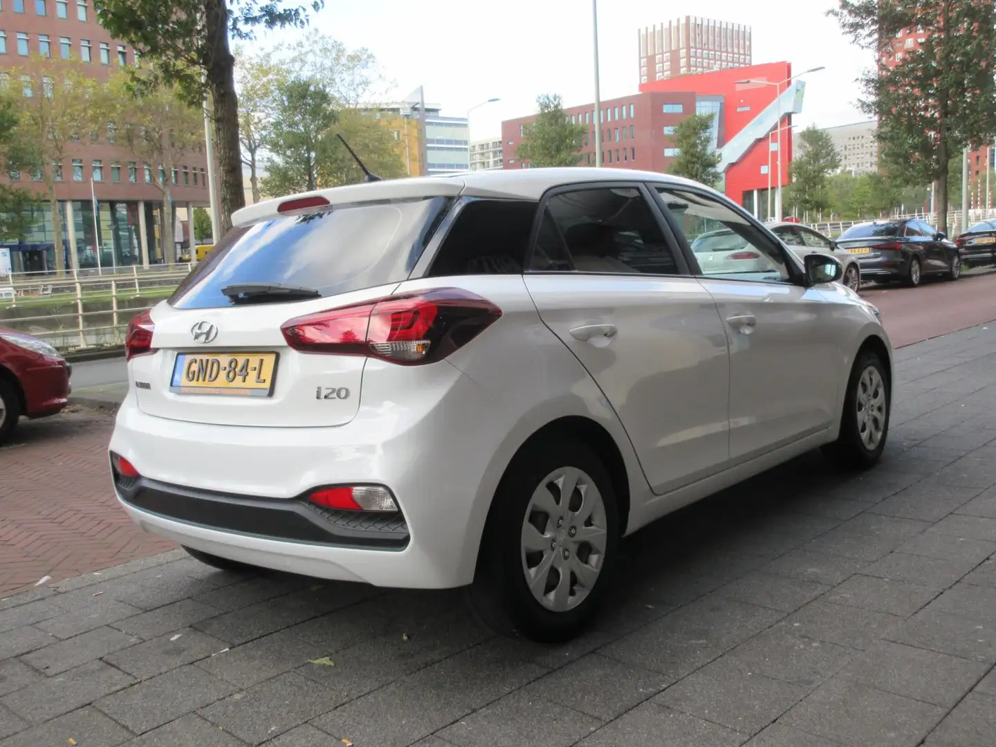 Hyundai i20 1.2 LP i-Drive Cool 5 Deurs Airco Navi Carplay Blanco - 2