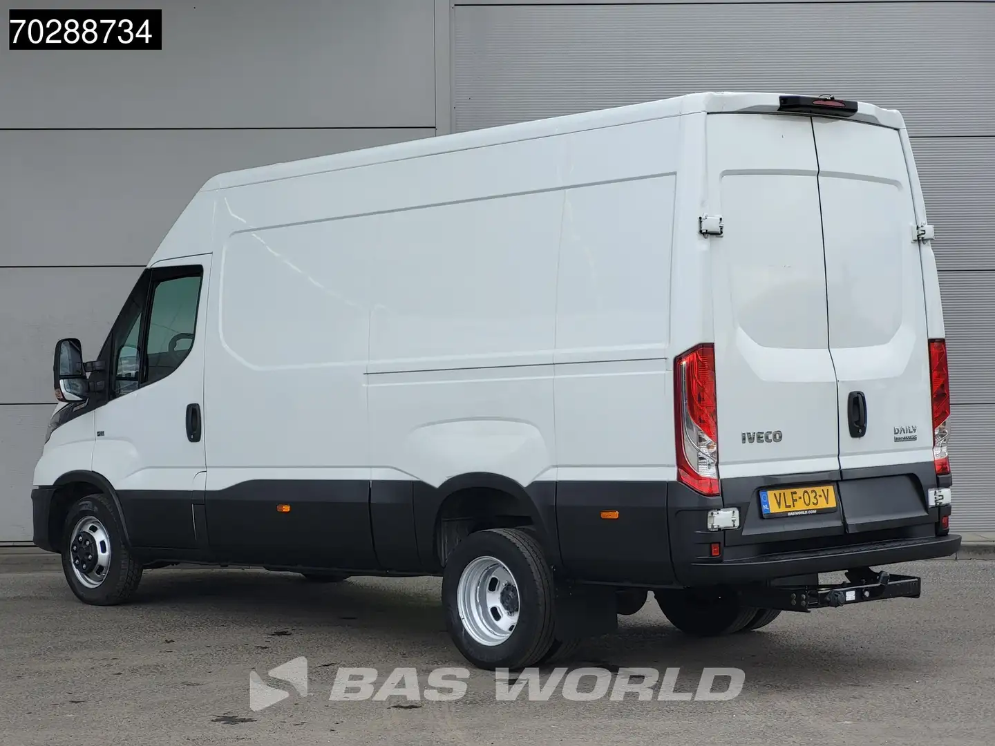 Iveco Daily 35C18 3.0L Automaat Dubbellucht L2H2 3,5t Trekhaak Blanc - 2