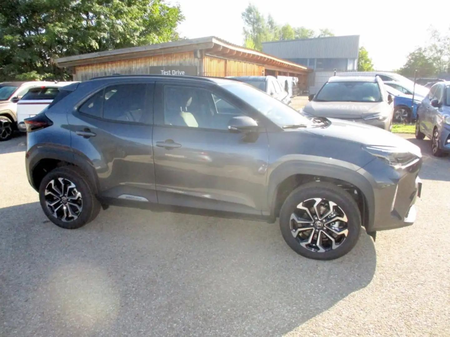 Toyota Yaris Cross 1,5 HSD Active Drive + SafetyP - Barpreis!!! Grau - 2