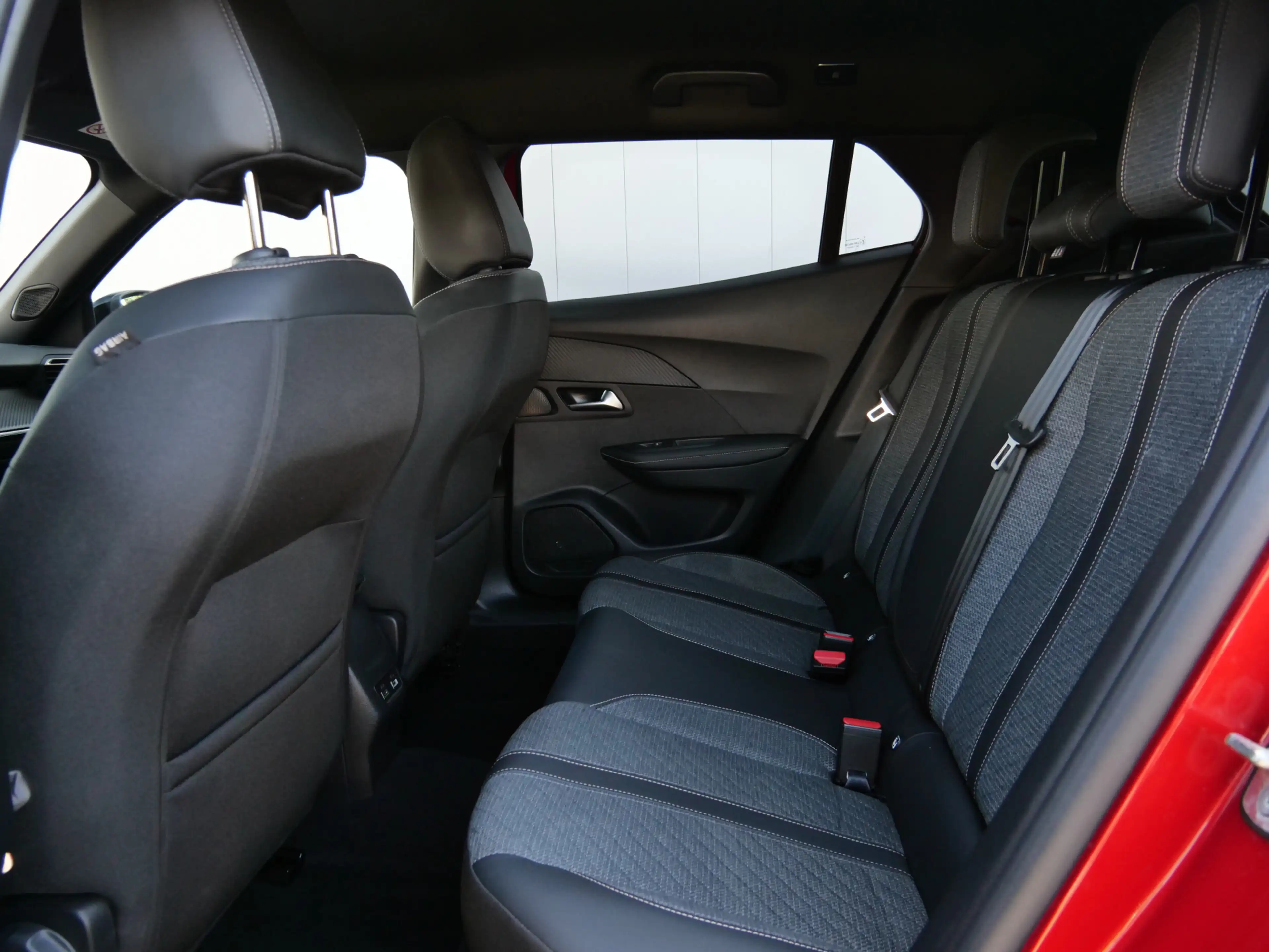 Peugeot 2008 1.2 PureTech 130pk Allure Automaat Camera / Naviga — photo 21