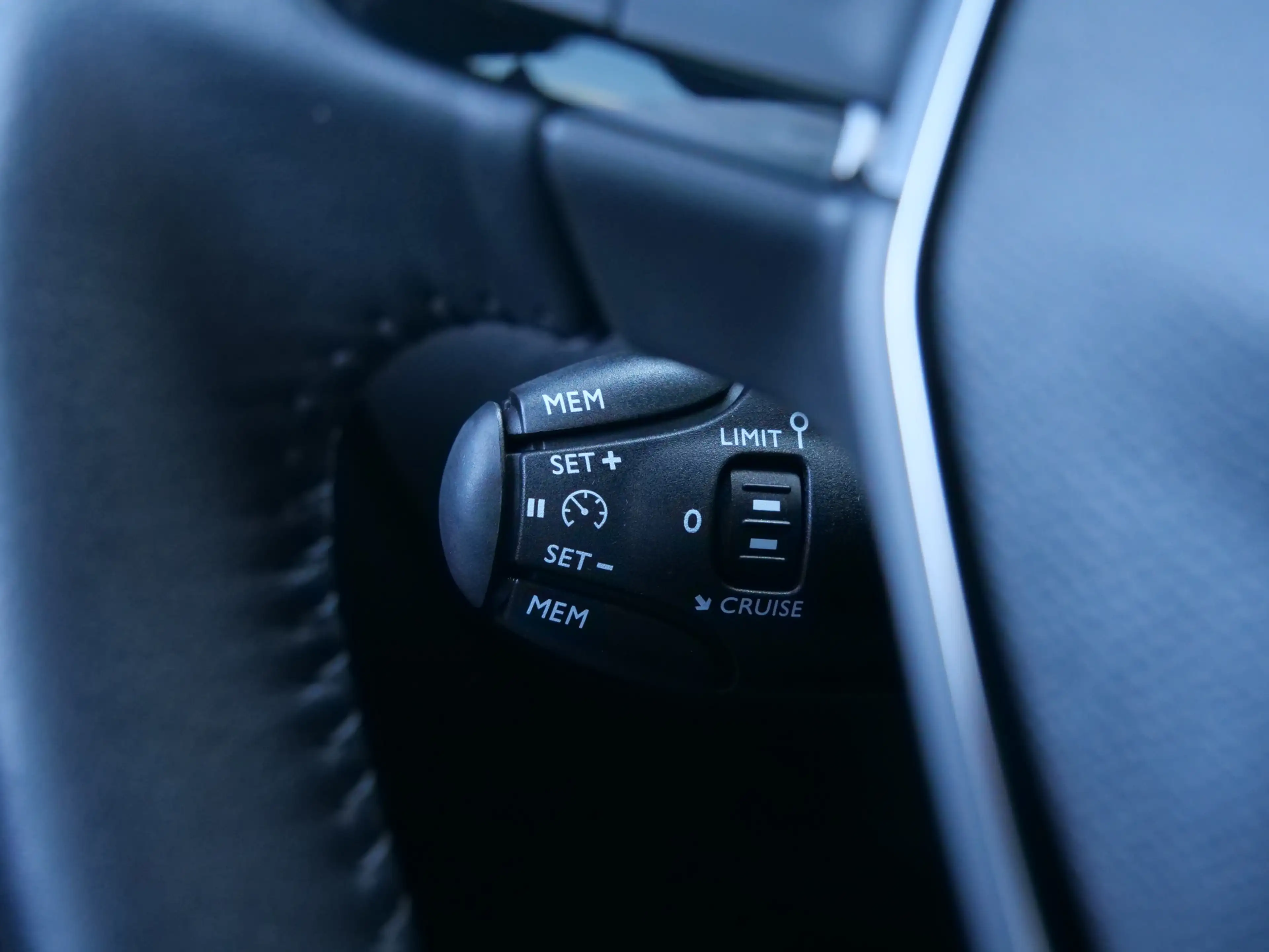 Peugeot 2008 1.2 PureTech 130pk Allure Automaat Camera / Naviga — photo 28