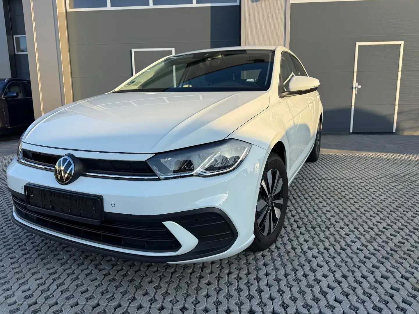 Volkswagen Polo VI Move Weiß - 2