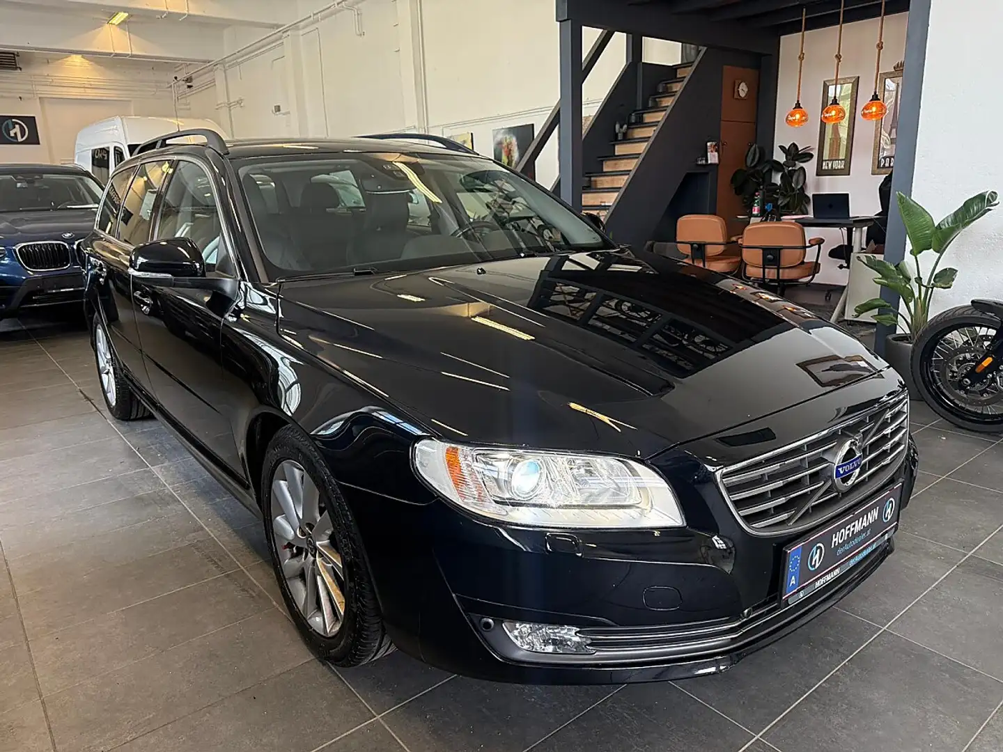 Volvo V70 Schwarz - 1