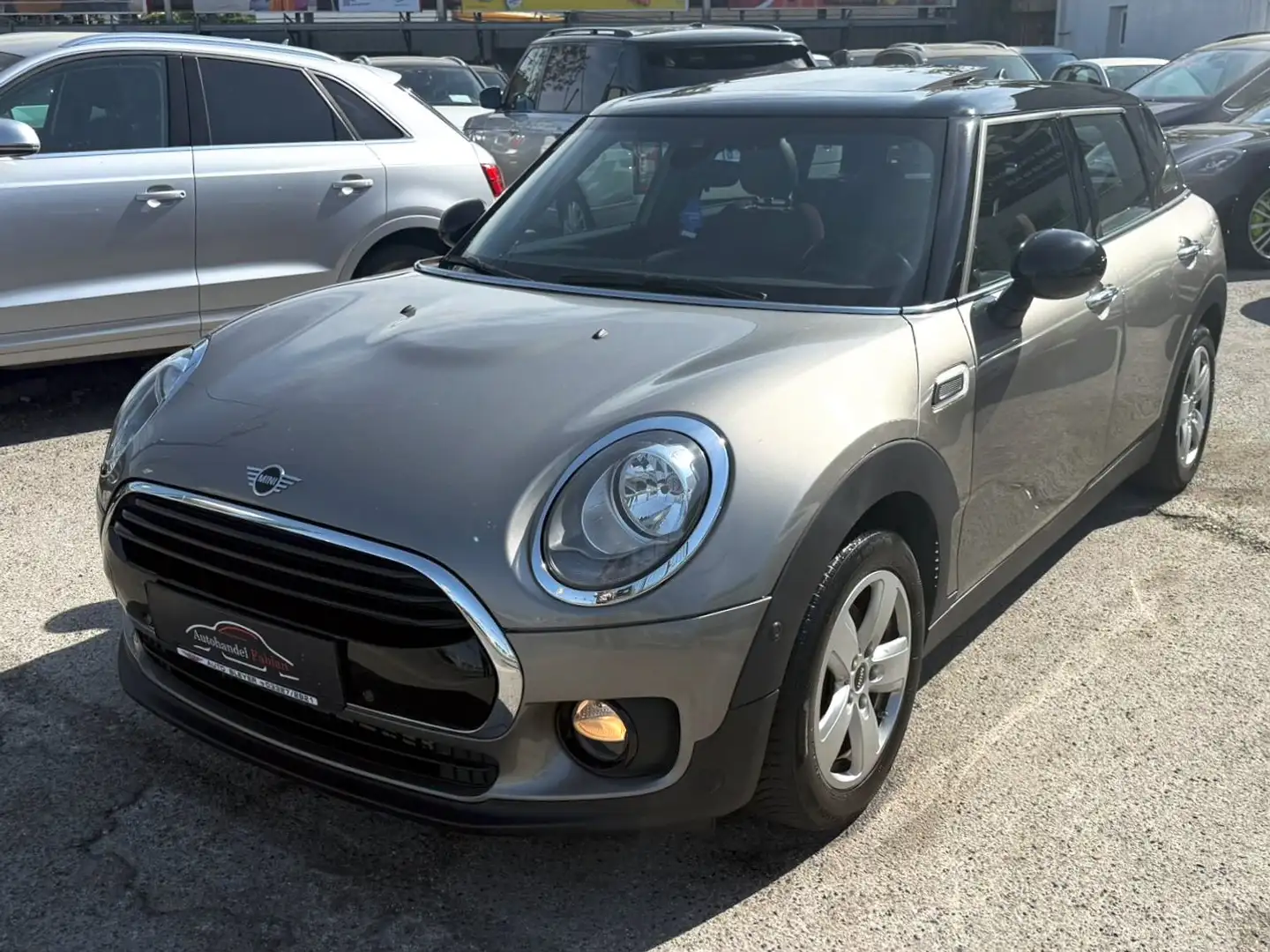 MINI Cooper Clubman Automatik 136PS Sportpaket mit Panoramadach Silber - 1