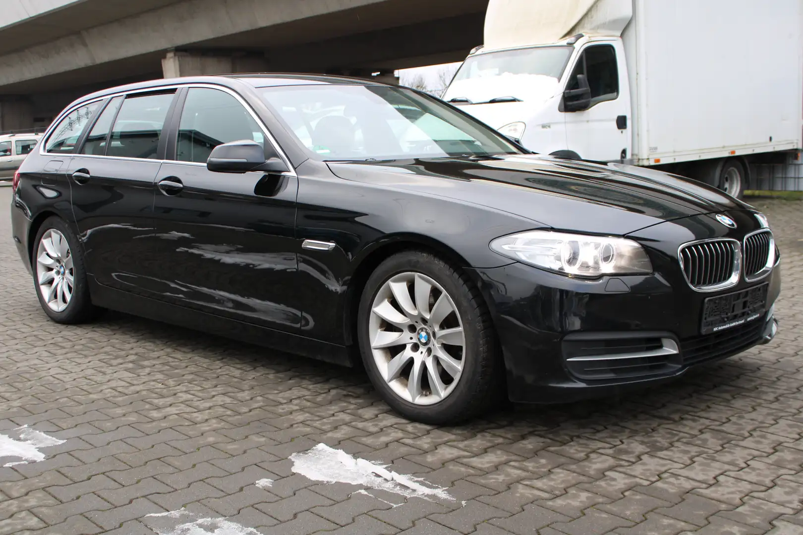 BMW 530 d Touring Automatik Navi/SHZ/AHK schwenkbar Schwarz - 2