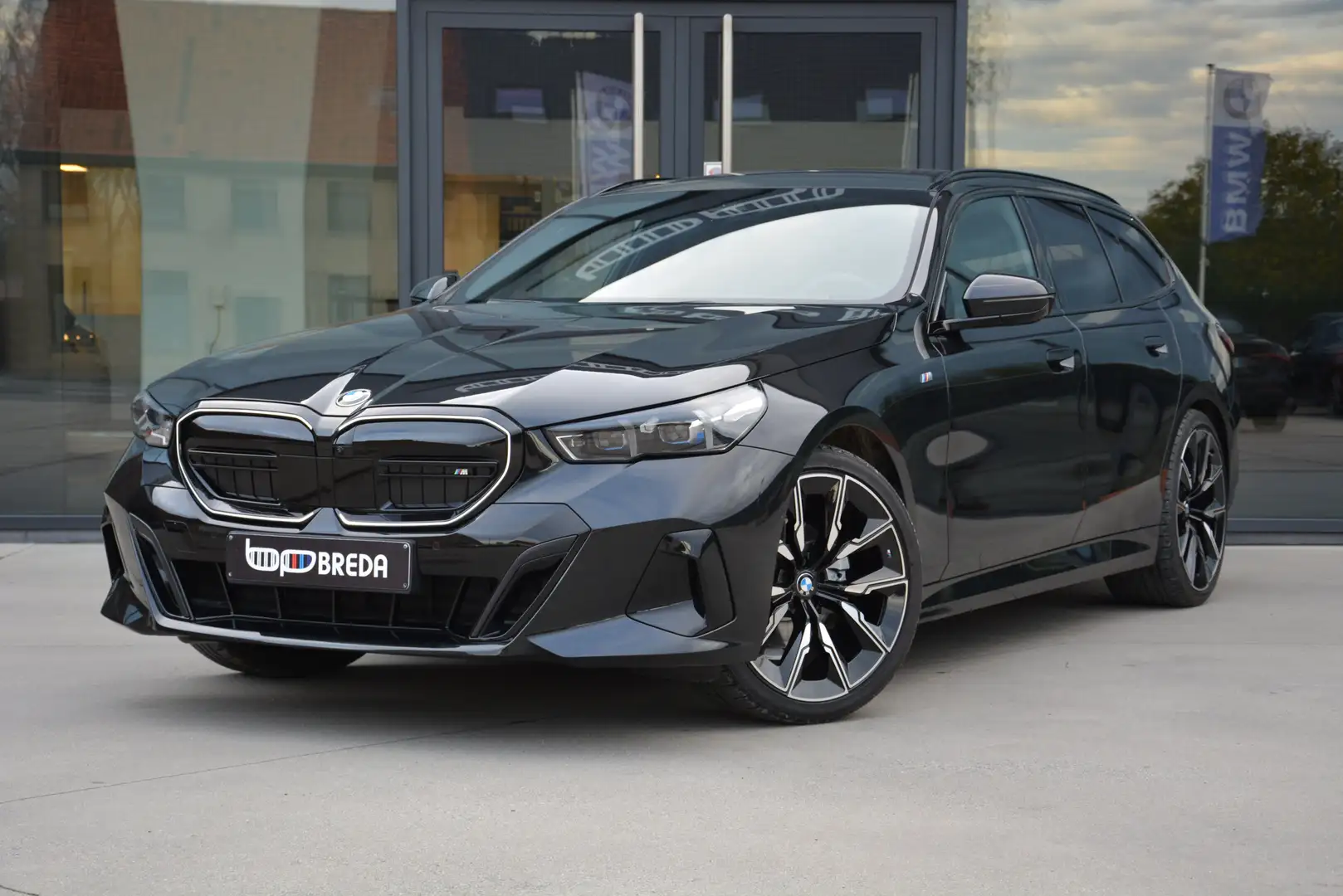 BMW 520 i Touring M-Sport/Pano/Trekhaak/Seatventilatie/H&K Negro - 2