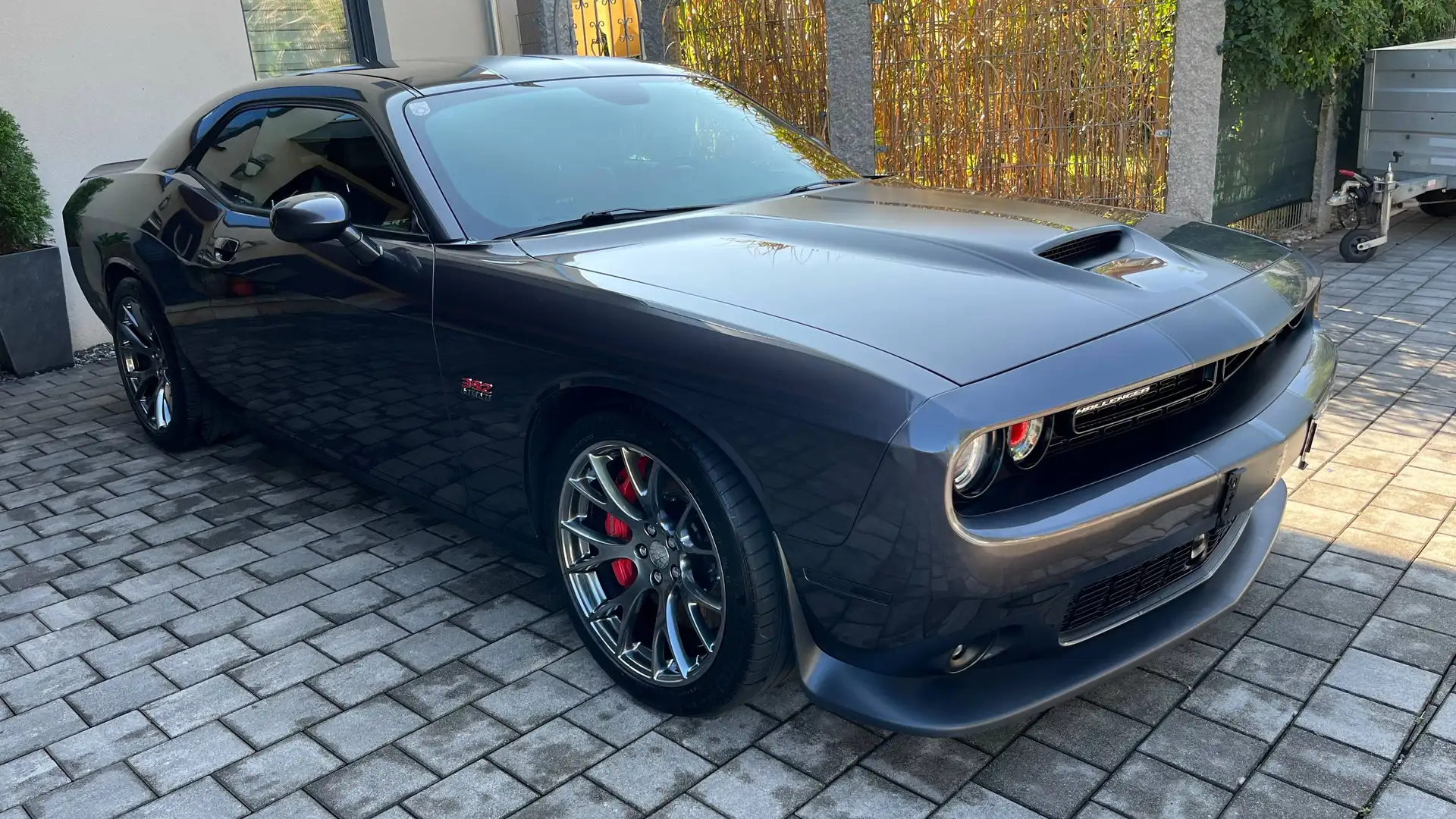 Dodge Challenger 392 SRT Grau - 2