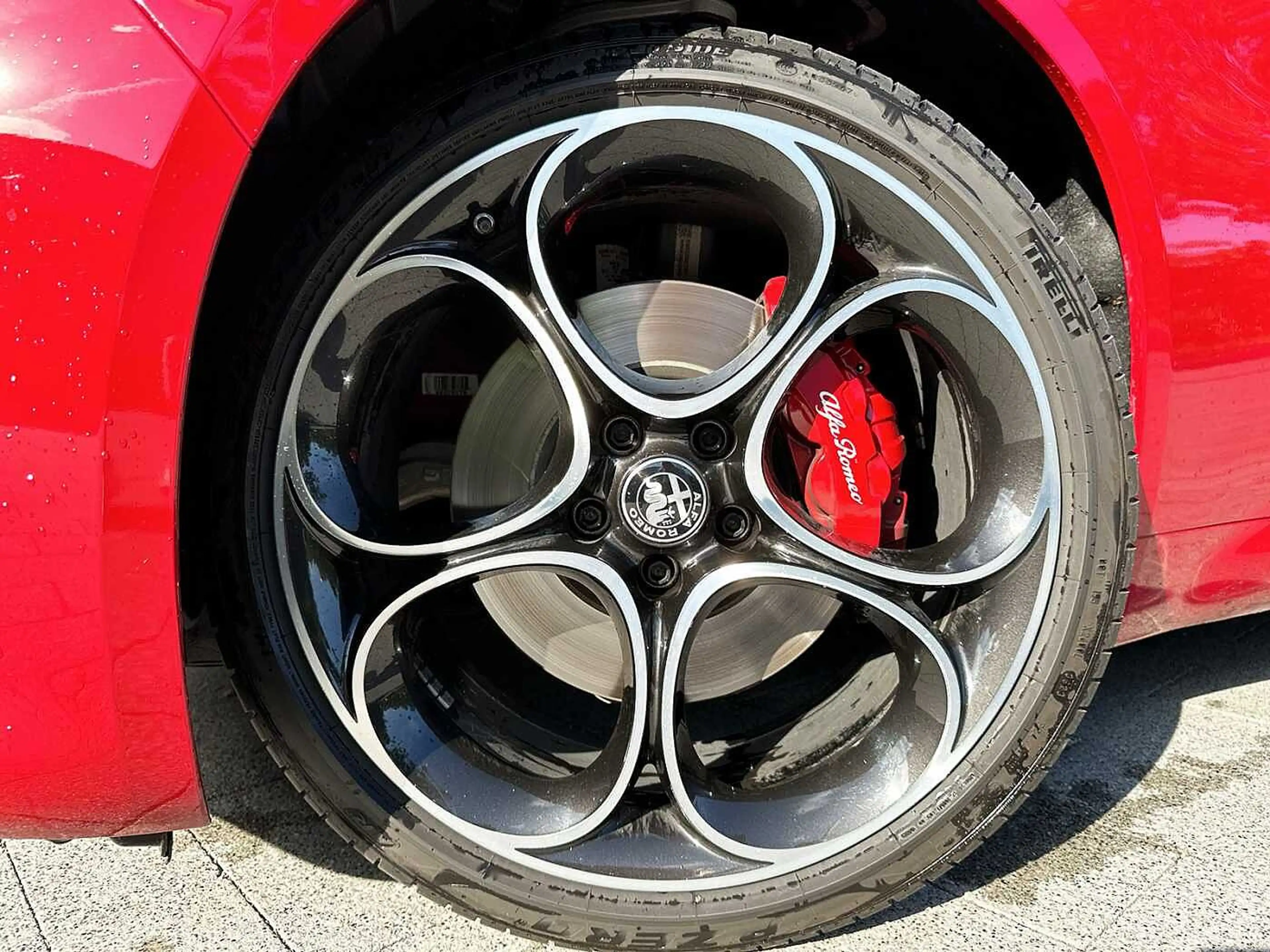 Alfa Romeo Giulia Competizione 2.0 Turbo 16V AT8-Q4 — photo 9