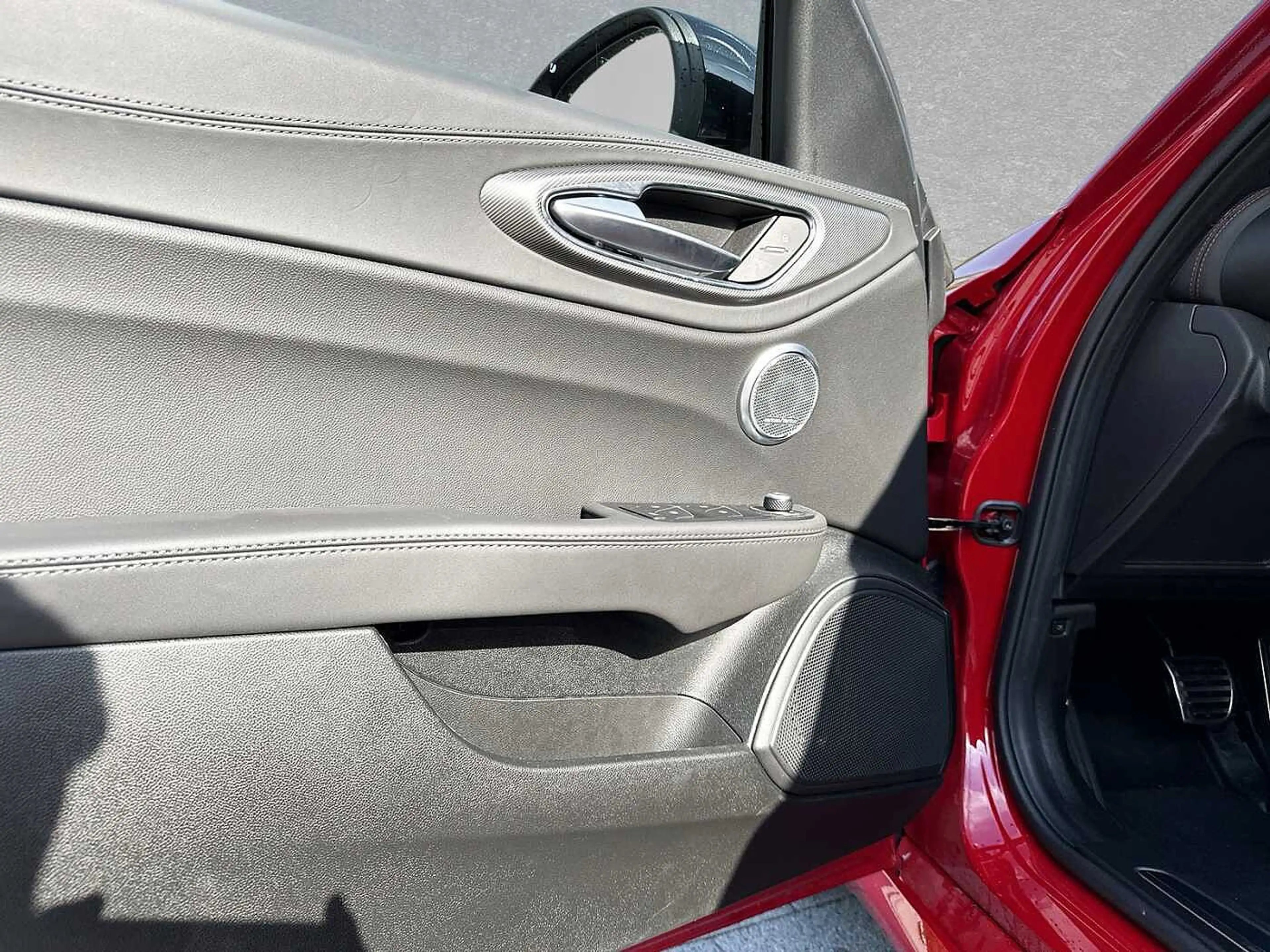 Alfa Romeo Giulia Competizione 2.0 Turbo 16V AT8-Q4 — photo 5