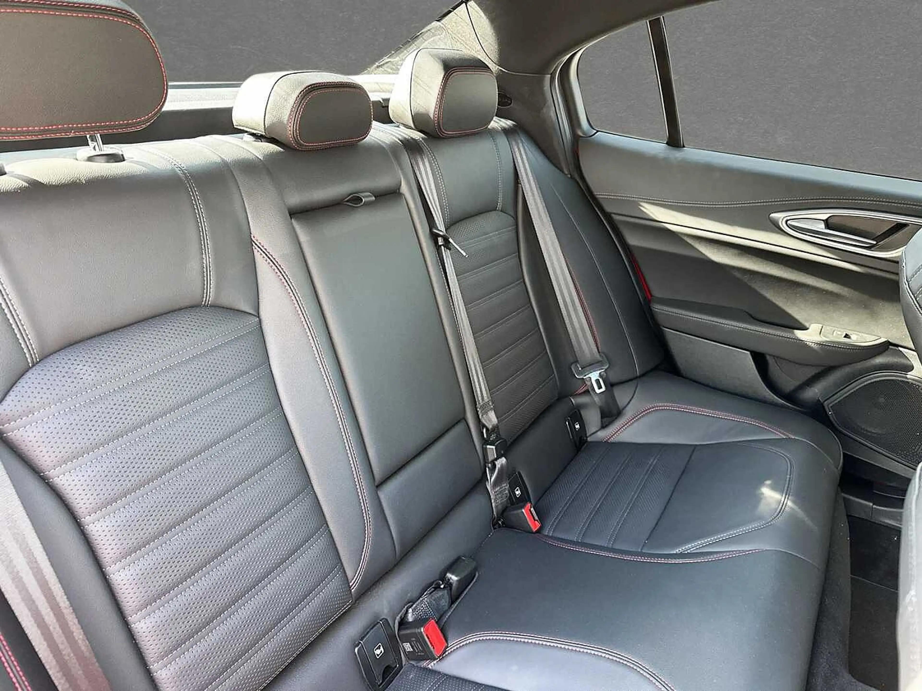 Alfa Romeo Giulia Competizione 2.0 Turbo 16V AT8-Q4 — photo 8