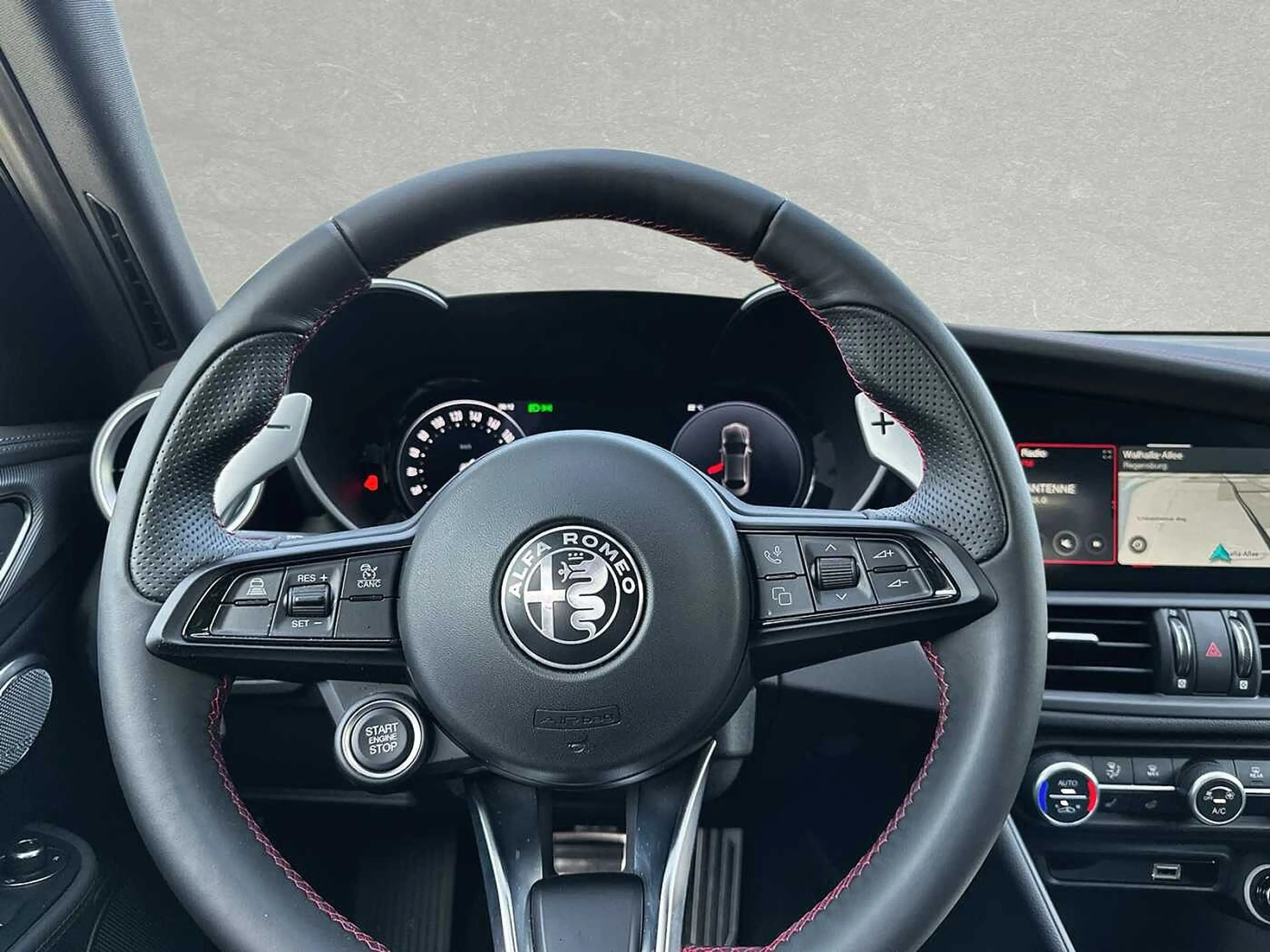 Alfa Romeo Giulia Competizione 2.0 Turbo 16V AT8-Q4 — photo 11