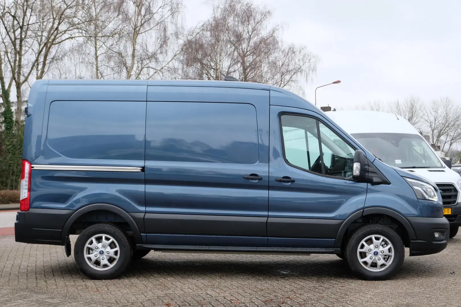Ford E-Transit 350 L2H2 Trend 68 kWh Blauw - 2