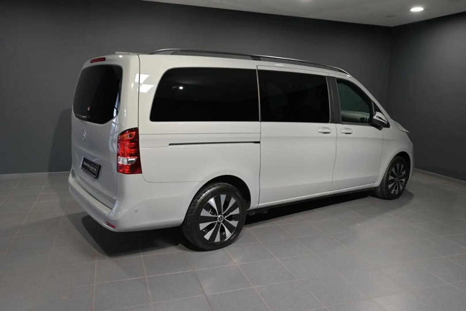 Mercedes-Benz V 220 d STYLE Lang 8-Sitze Klima Navi Distronic AHK 2.5t Grau - 2