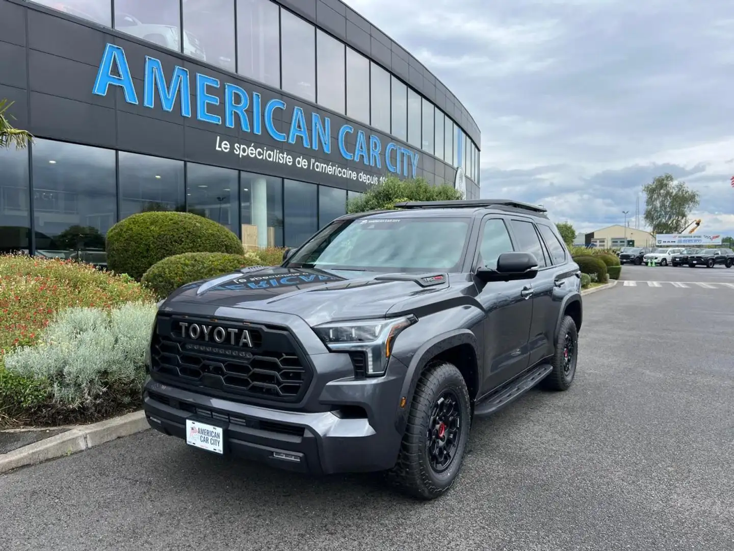 Toyota Sequoia TRD PRO HYBRID Grau - 1