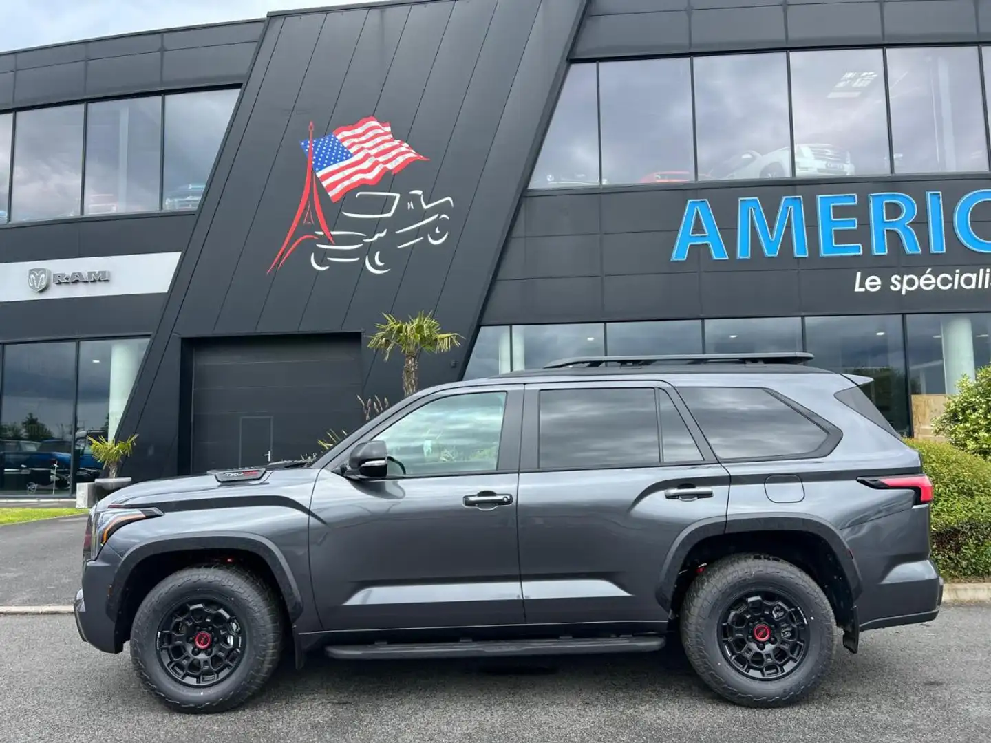 Toyota Sequoia TRD PRO HYBRID Grau - 2
