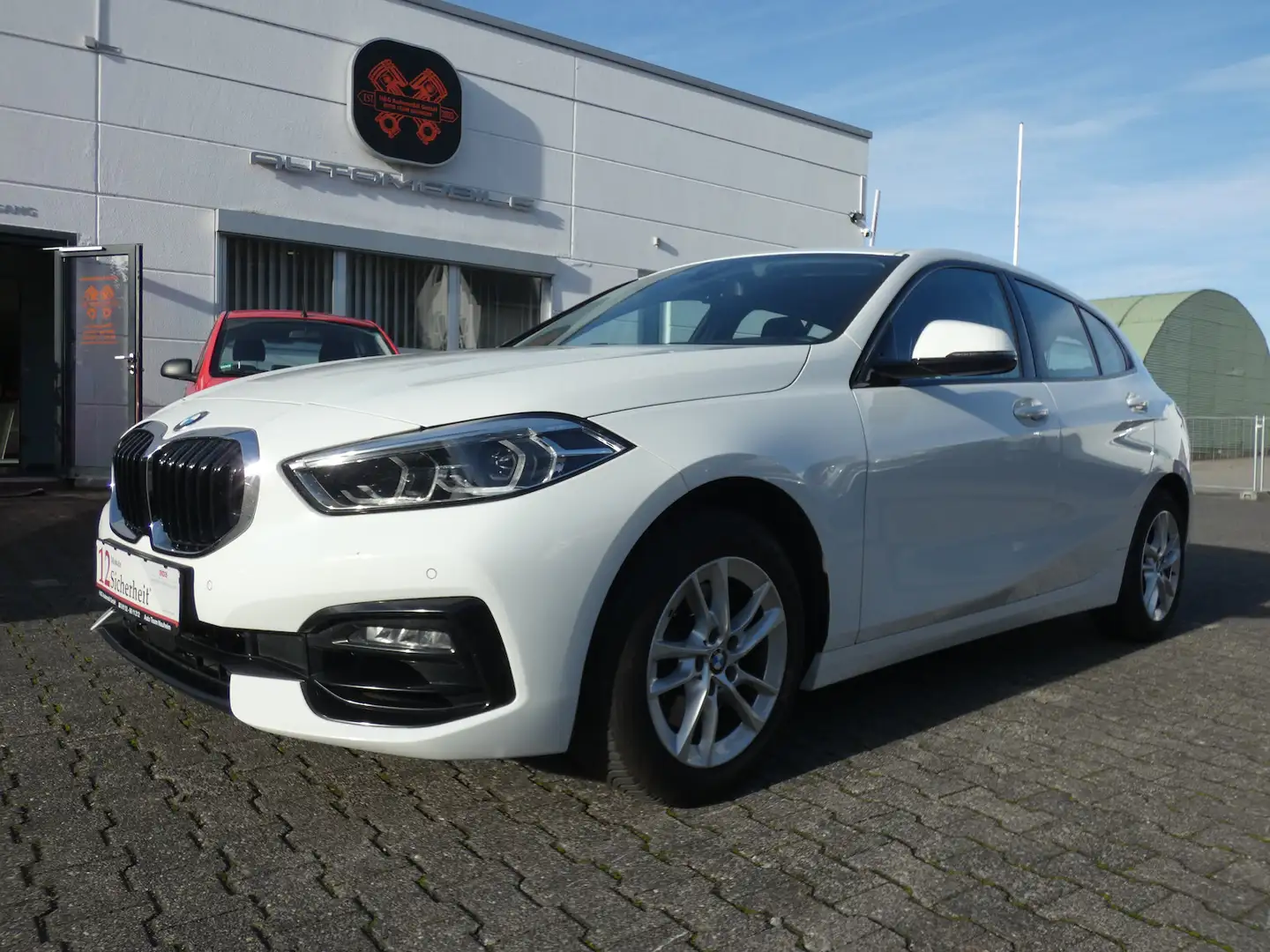 BMW 118 118i Sport Line *NAVI*ALU*KLIMA*KAMERA*AHK* Weiß - 1