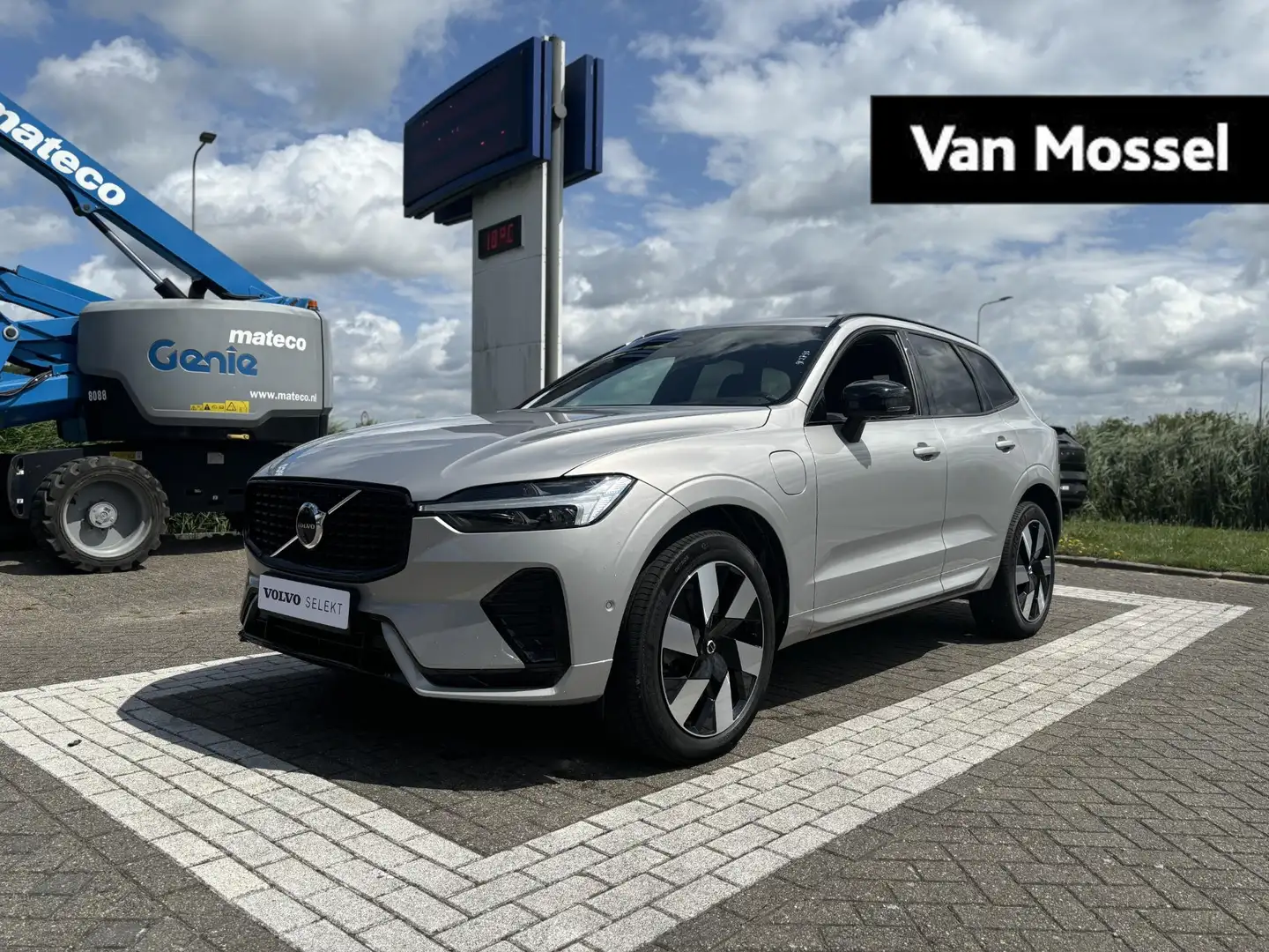 Volvo XC60 2.0 T8 Plug-in hybrid AWD Plus Dark | Harman/Kardo Grijs - 1
