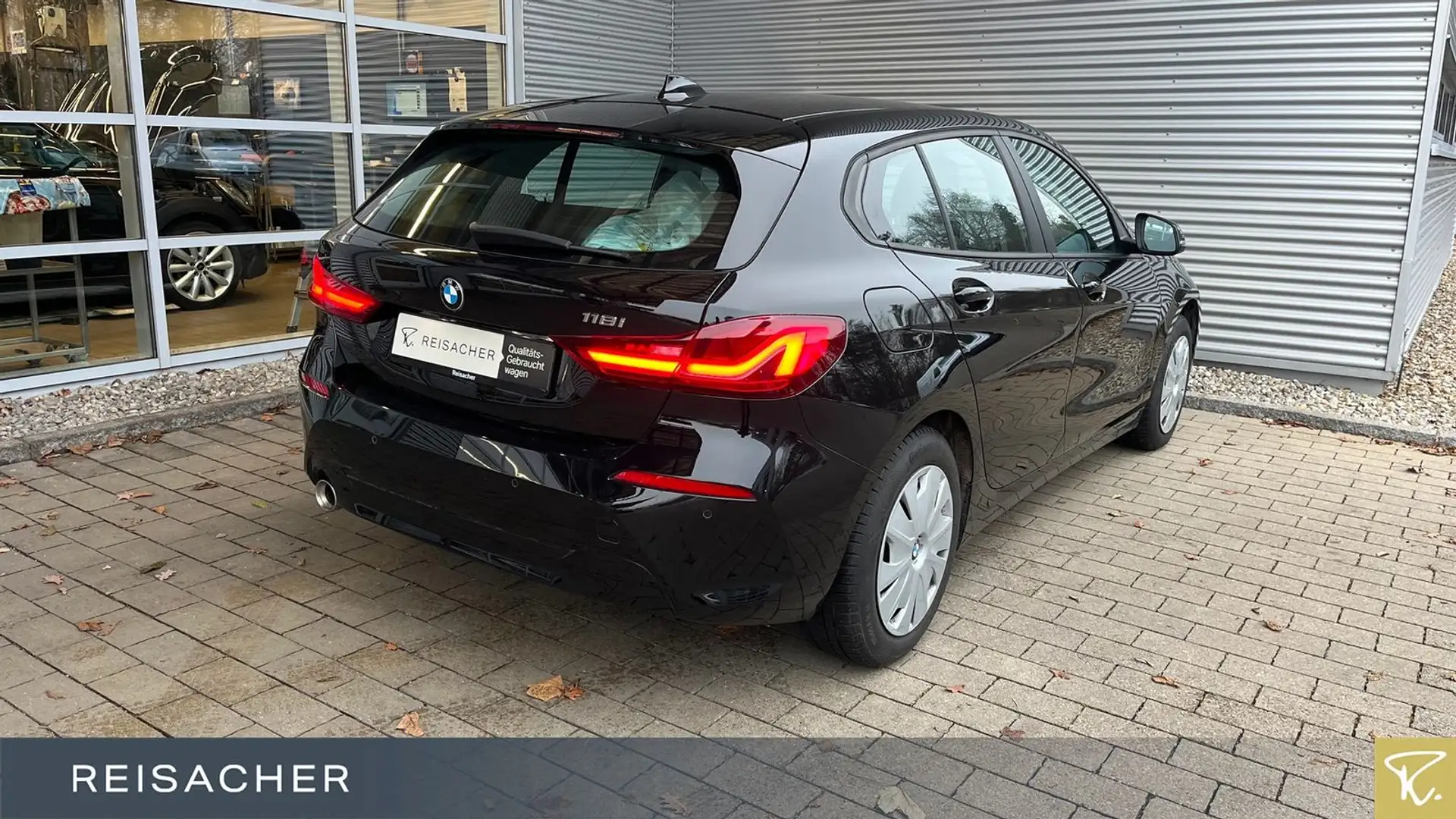 BMW 118 i Advantage NaviPro DAB LED AHK 16"LM Schwarz - 2