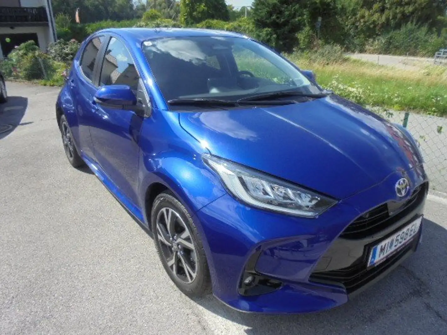 Toyota Yaris Hybrid Active Drive Blau - 1