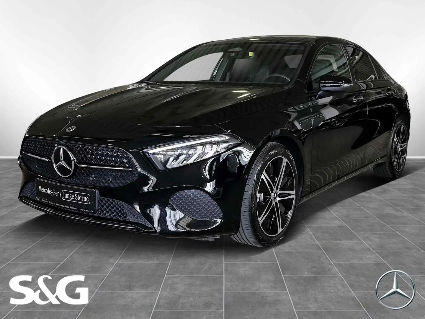 Mercedes-Benz A 180 LIMOUSINE+PANO+NIGHTPAKET+KAMERA+LED+18" Negro - 1