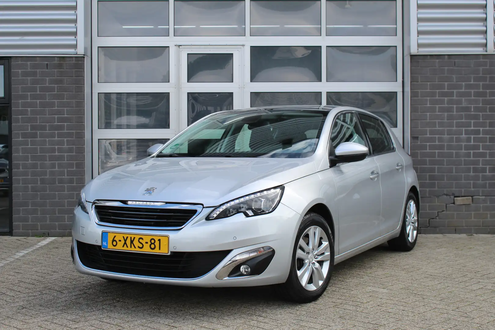 Peugeot 308 1.6 THP Première / Keyless / Panoramadak / Navigat Šedá - 1