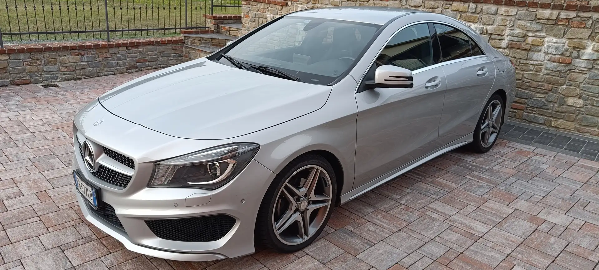 Mercedes-Benz 180 AMG line Gümüş rengi - 1