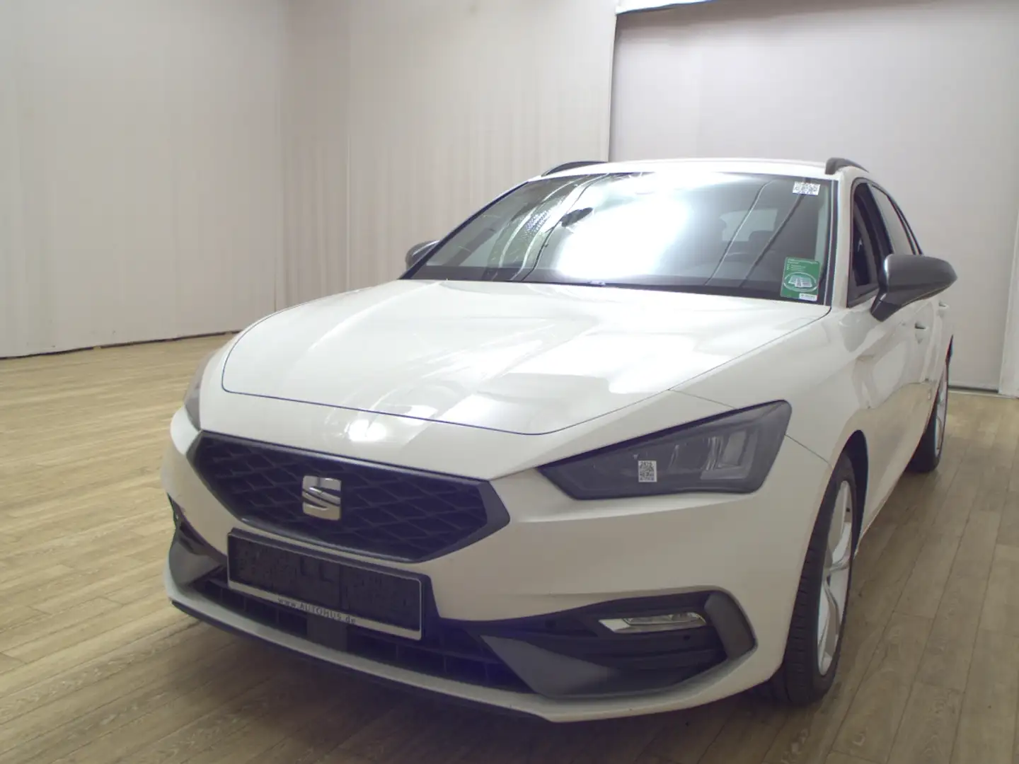 SEAT Leon Sportstourer 2.0 TDI FR AHK Navi ACC LED Wit - 2