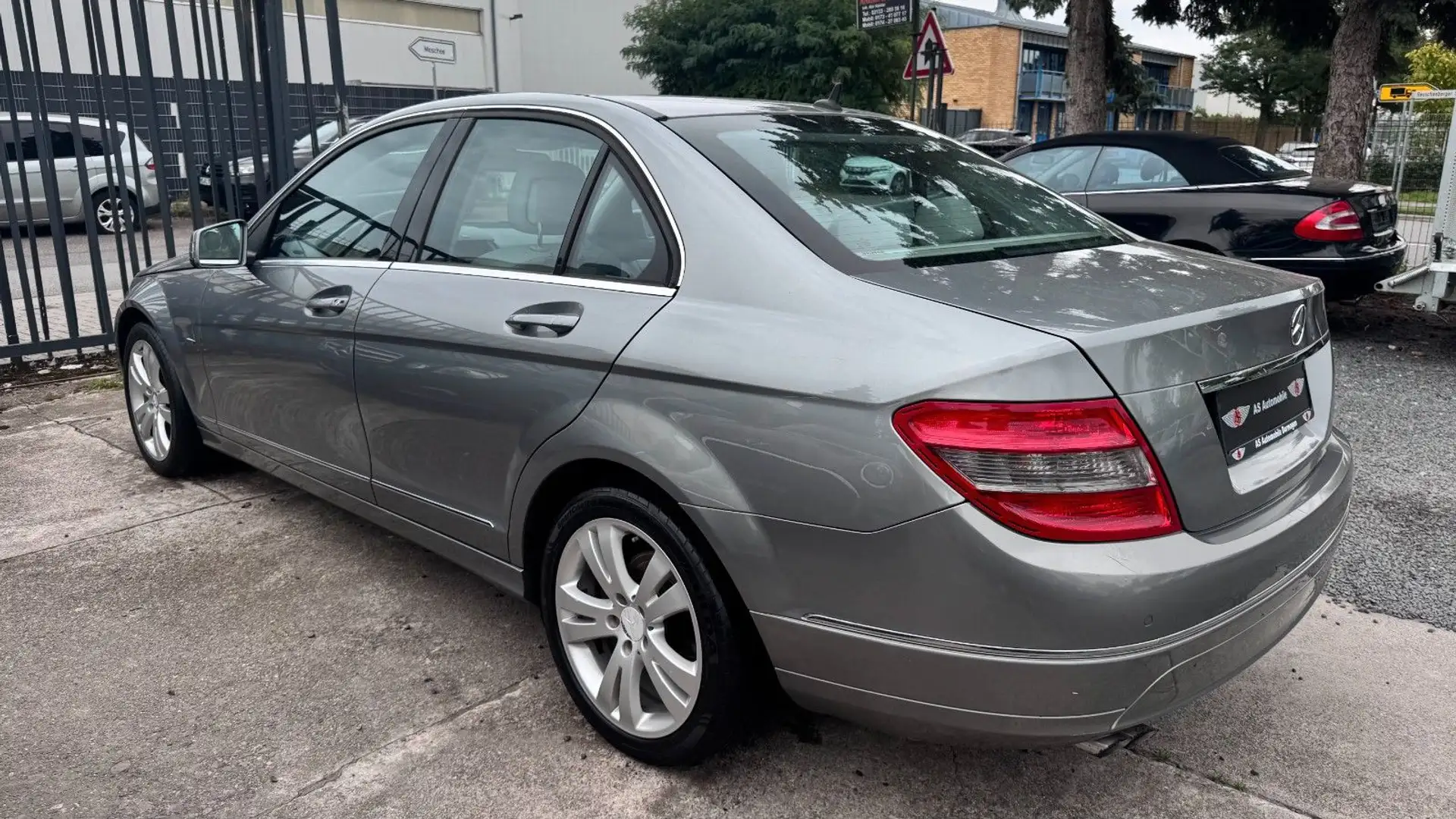 Mercedes-Benz C 180 CGI BlueEfficiency Automatik, Klima, PDC Silber - 2
