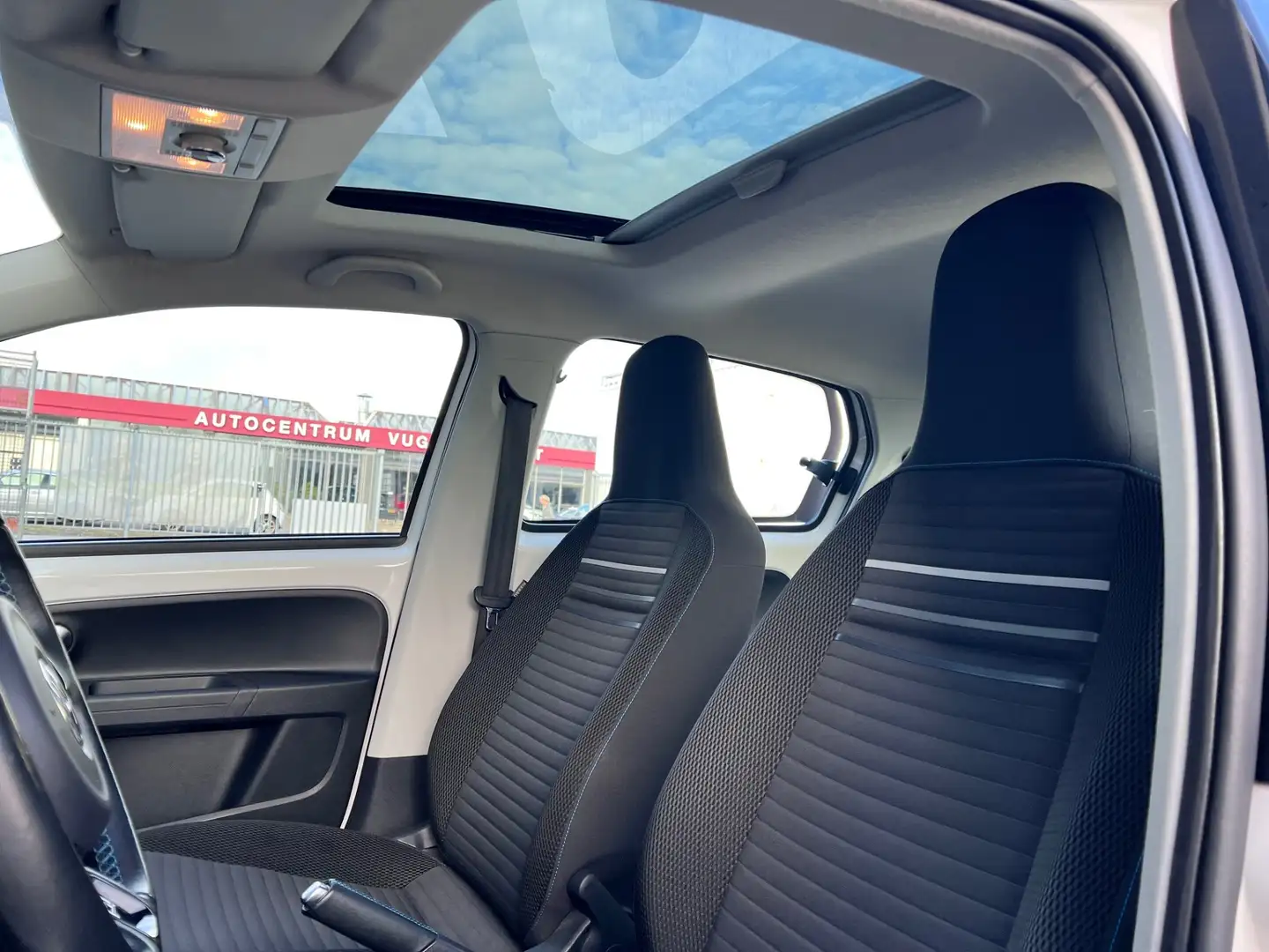 Volkswagen up! 1.0 /75pk/Cup edition/Schuifdak/stoelverw./€23 per Wit - 2