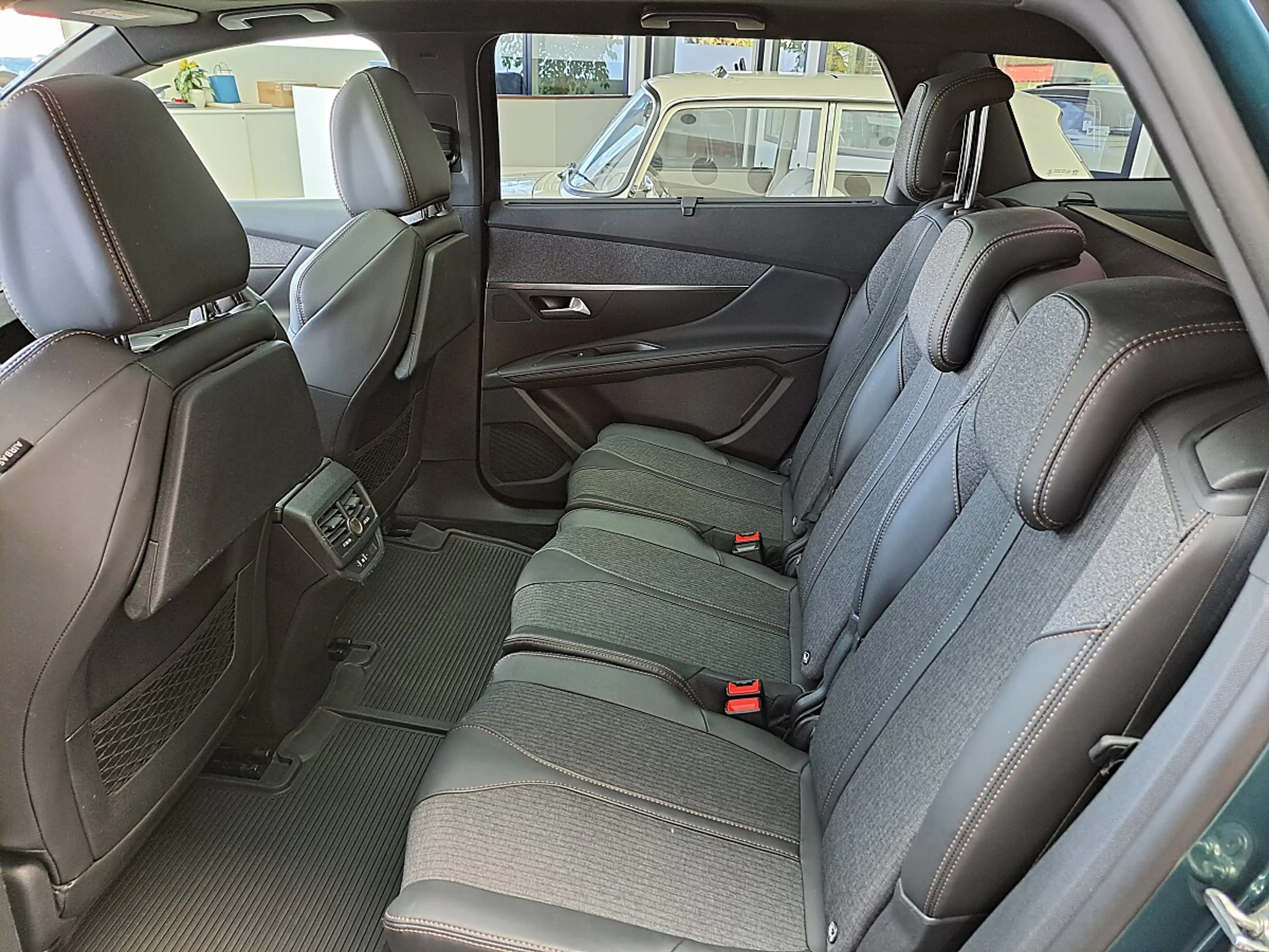 Peugeot 5008 2,0 BlueHDI 150 S&S 6-Gang GT Line — photo 10