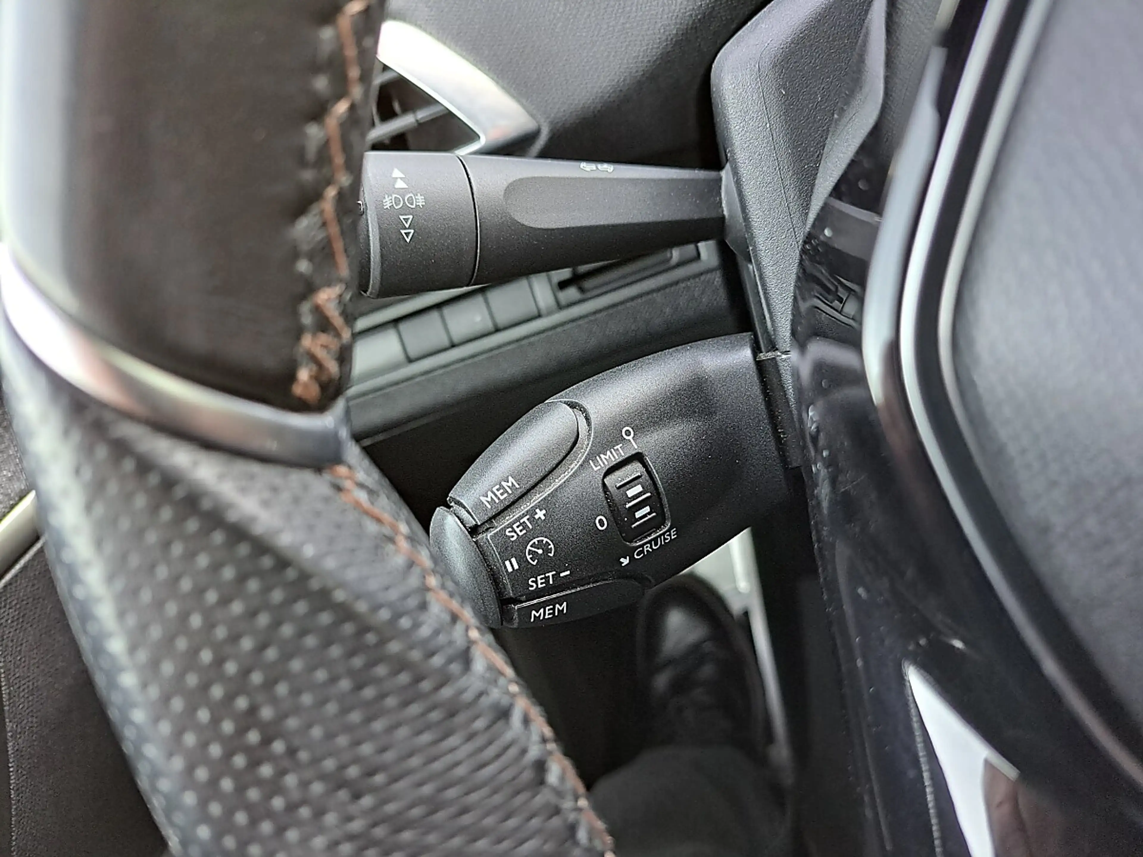 Peugeot 5008 2,0 BlueHDI 150 S&S 6-Gang GT Line — photo 15