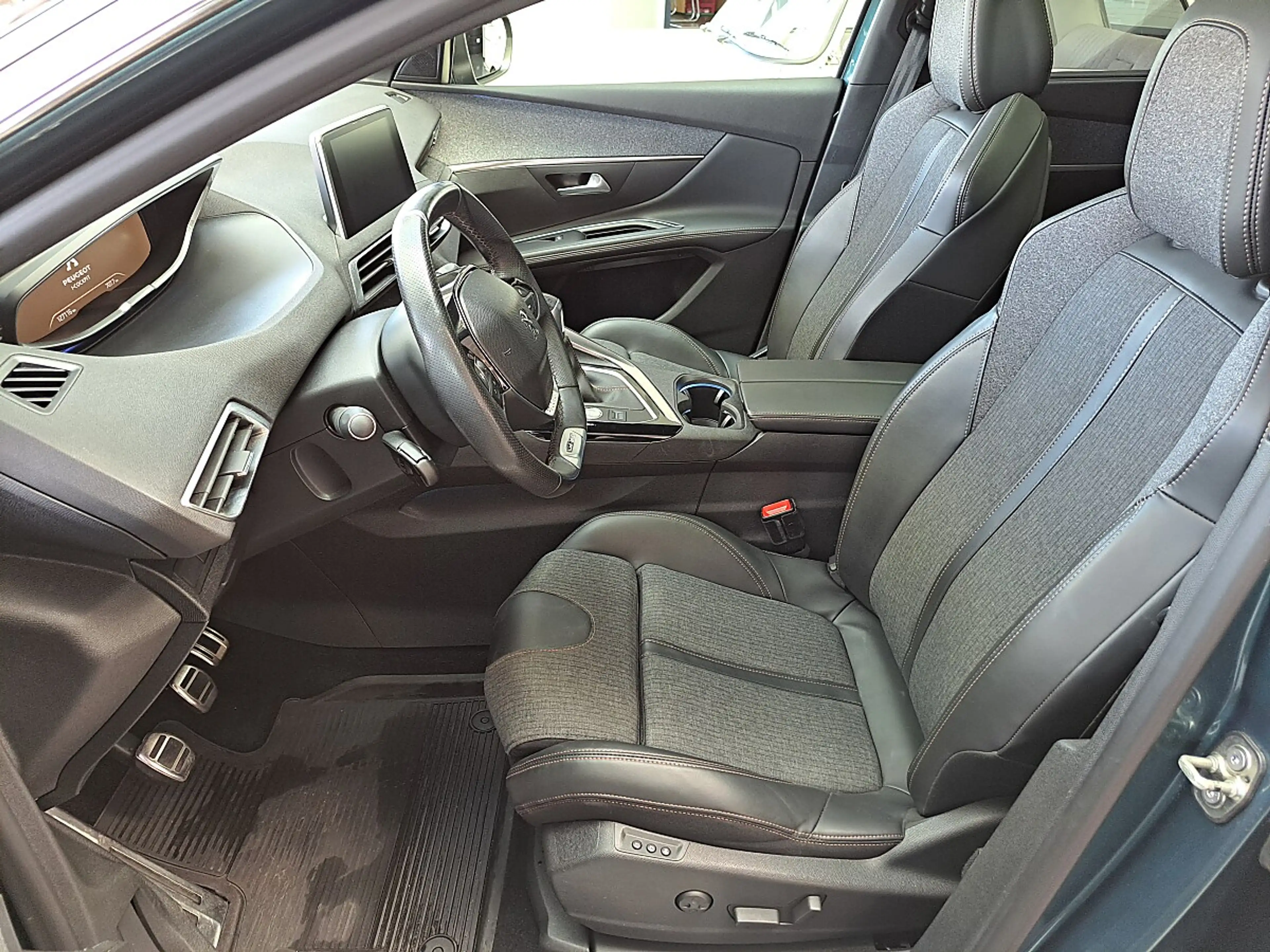 Peugeot 5008 2,0 BlueHDI 150 S&S 6-Gang GT Line — photo 9